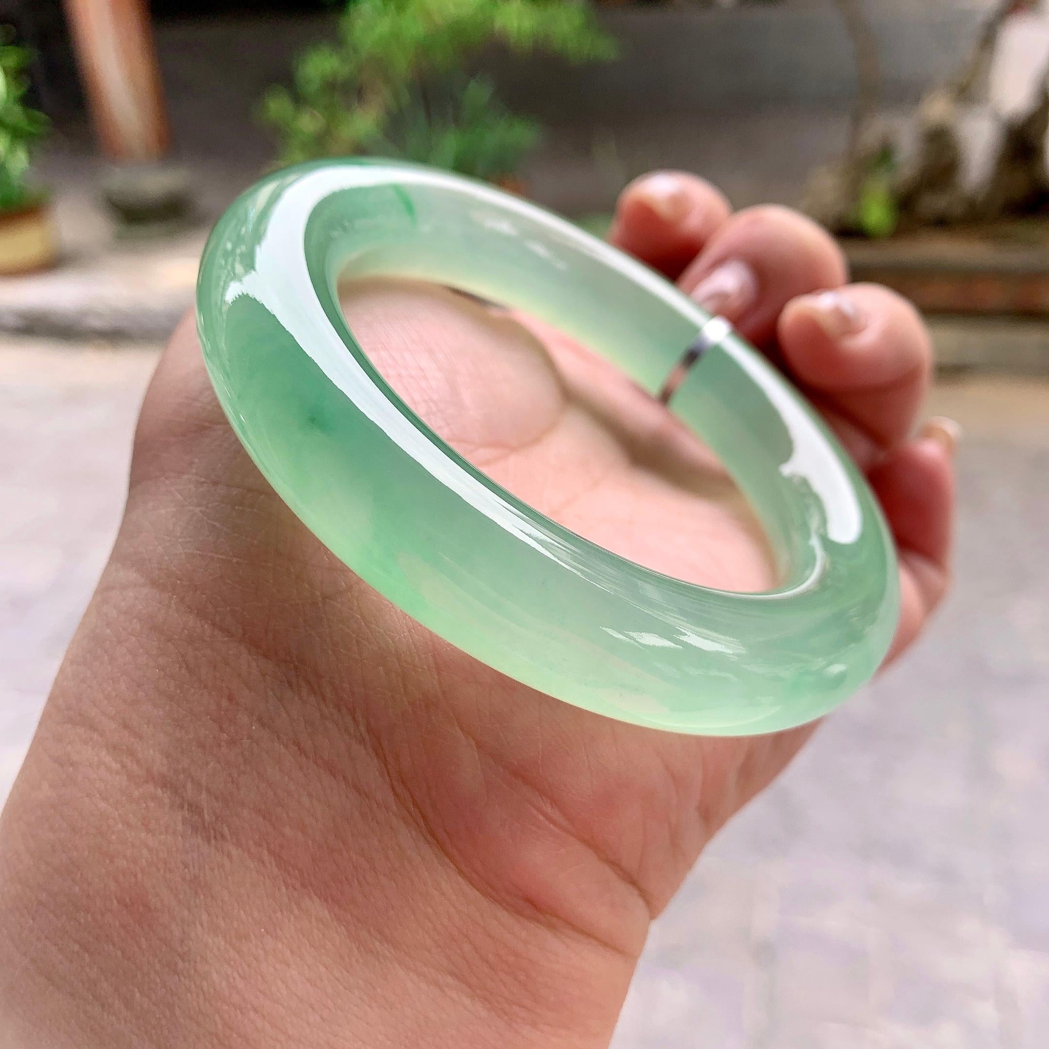 厚装饱满 冰种晴水飘绿花圆条手镯 57圈口 天然缅甸A货翡翠（yc378785）