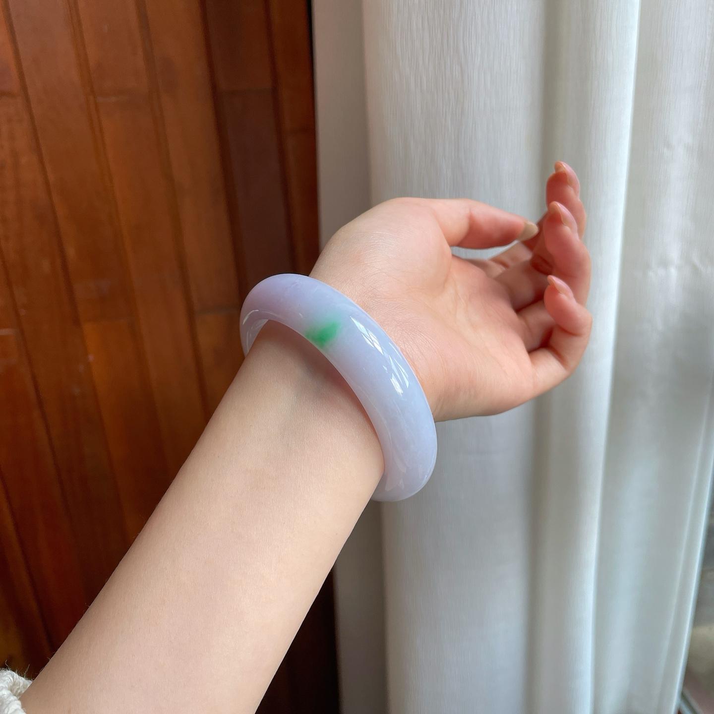 糯冰带色宽版翡翠平安镯（57mm）（yc365768）