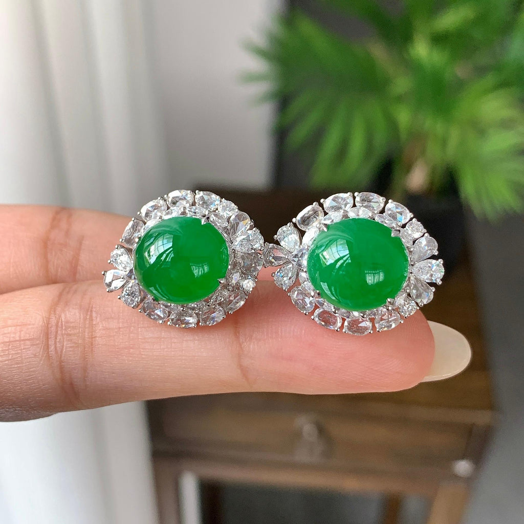 18K金钻镶糯冰种满绿蛋面耳钉（yc248204）
