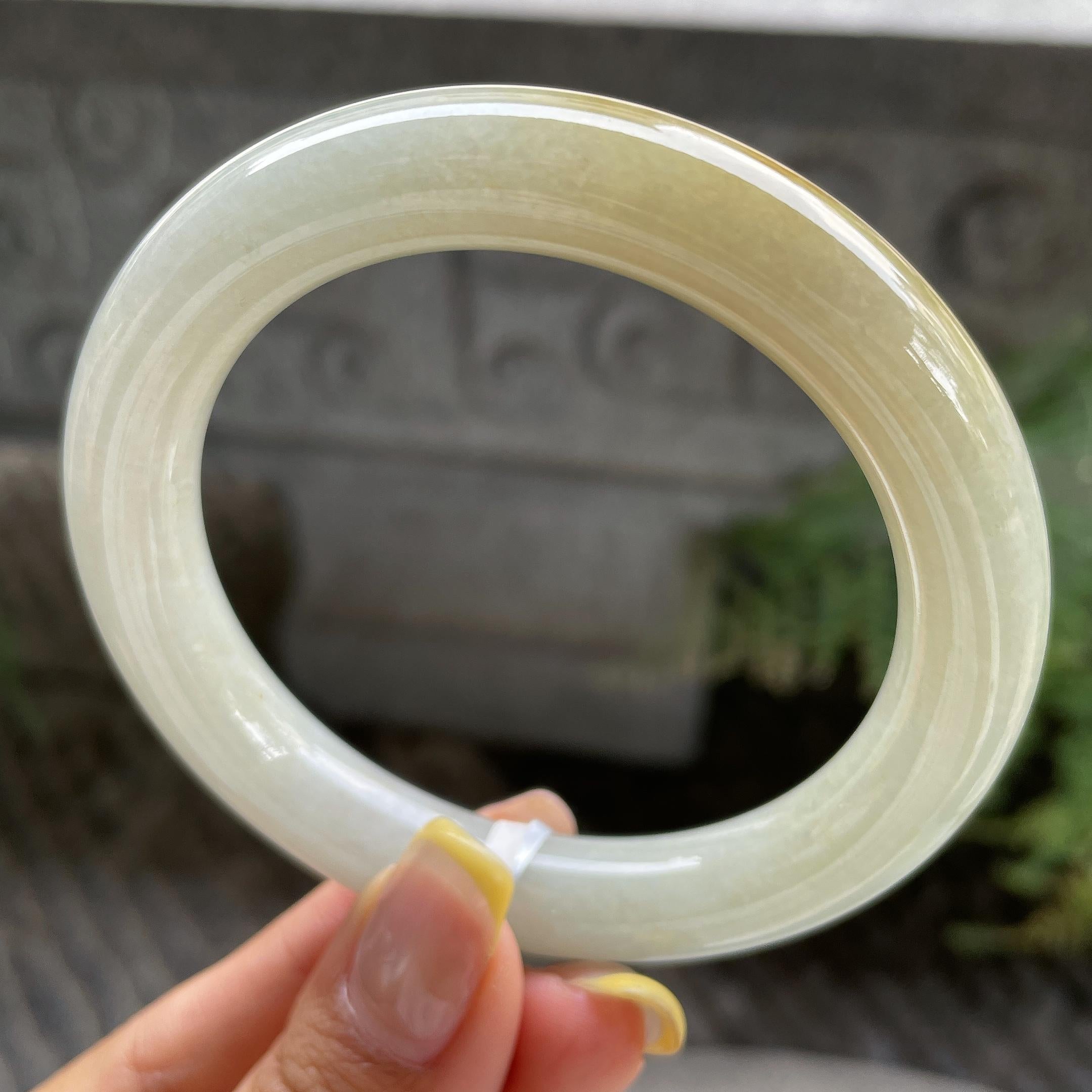 大圈口     细糯种飘黄翡圆条手镯58.6圈     天然缅甸A货翡翠（yc387359）