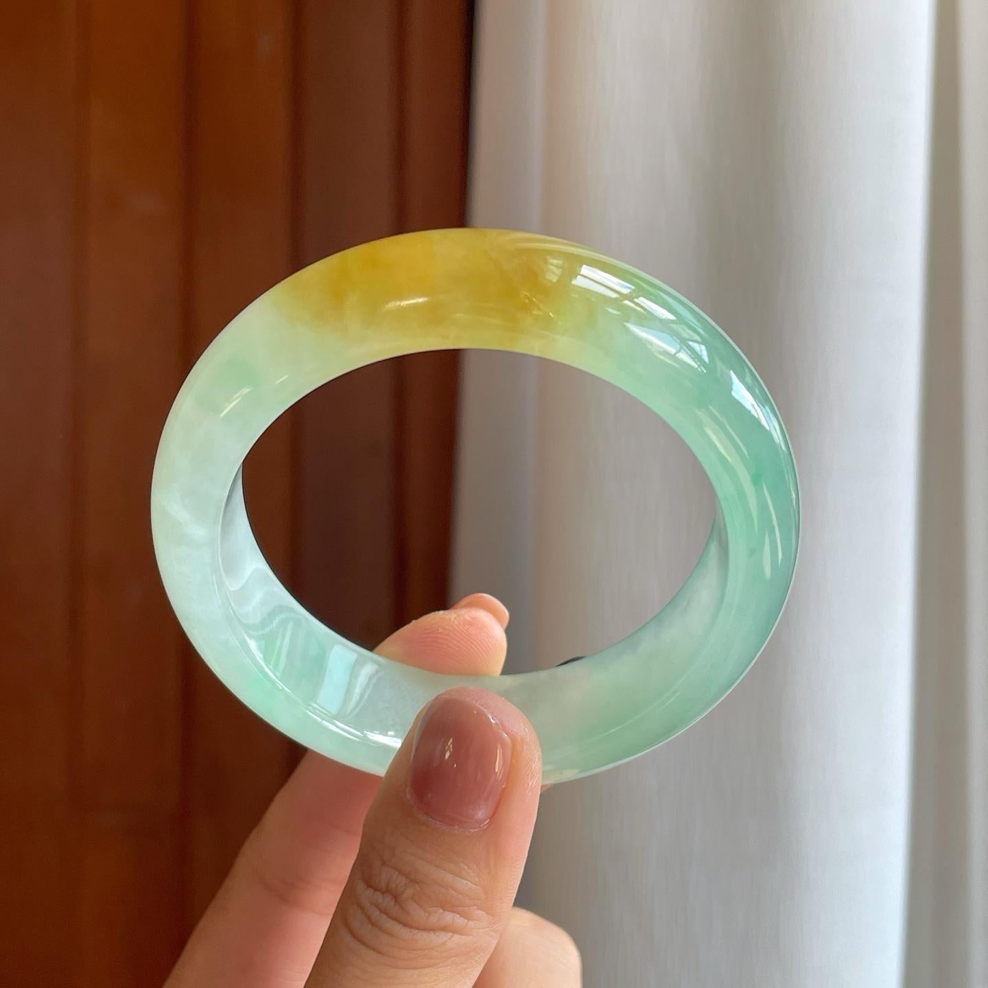 冰种晴绿底飘黄翡翡翠特色镯（56.5mm）（yc278062）