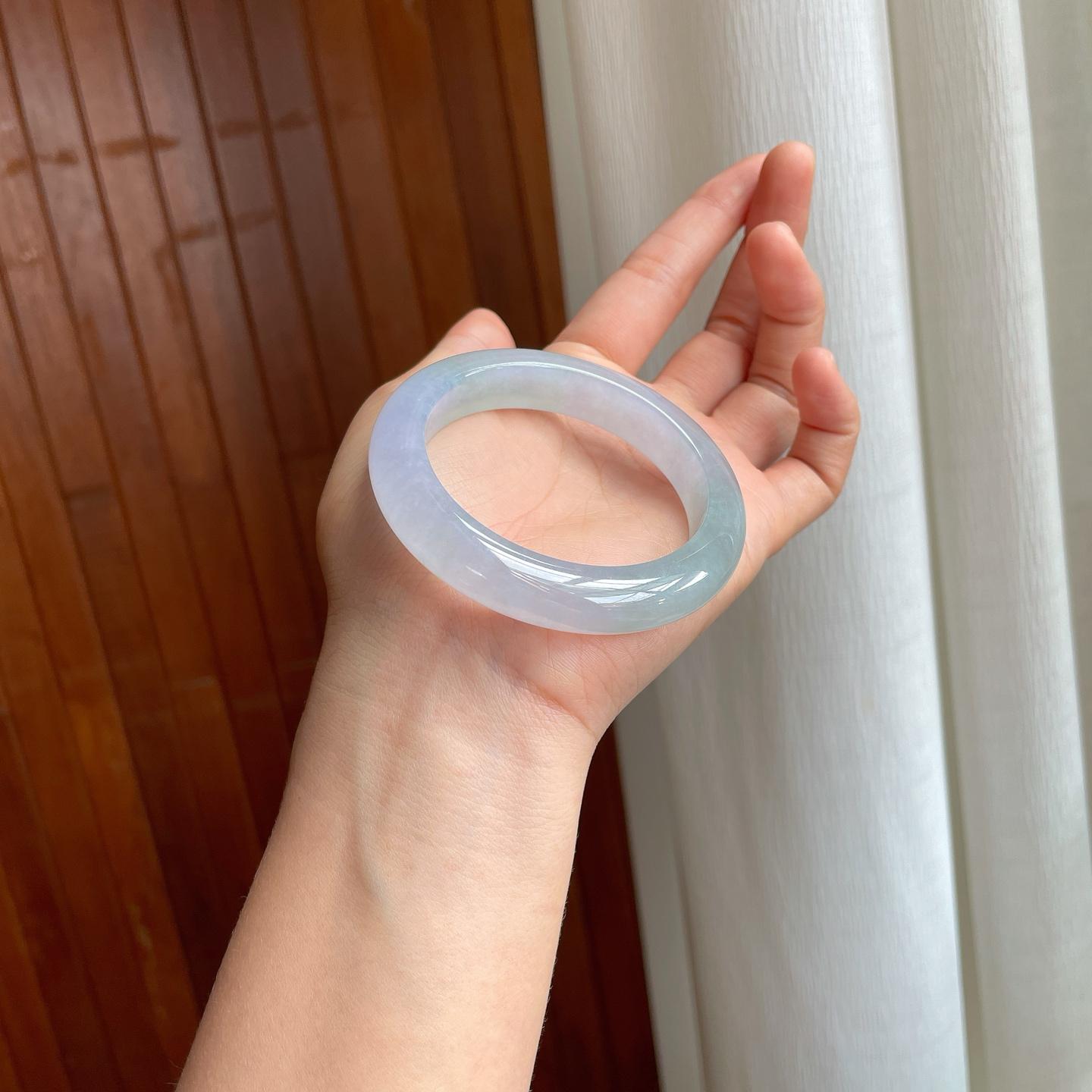 冰种淡春带彩翡翠平安镯（54.5mm）（yc344024）