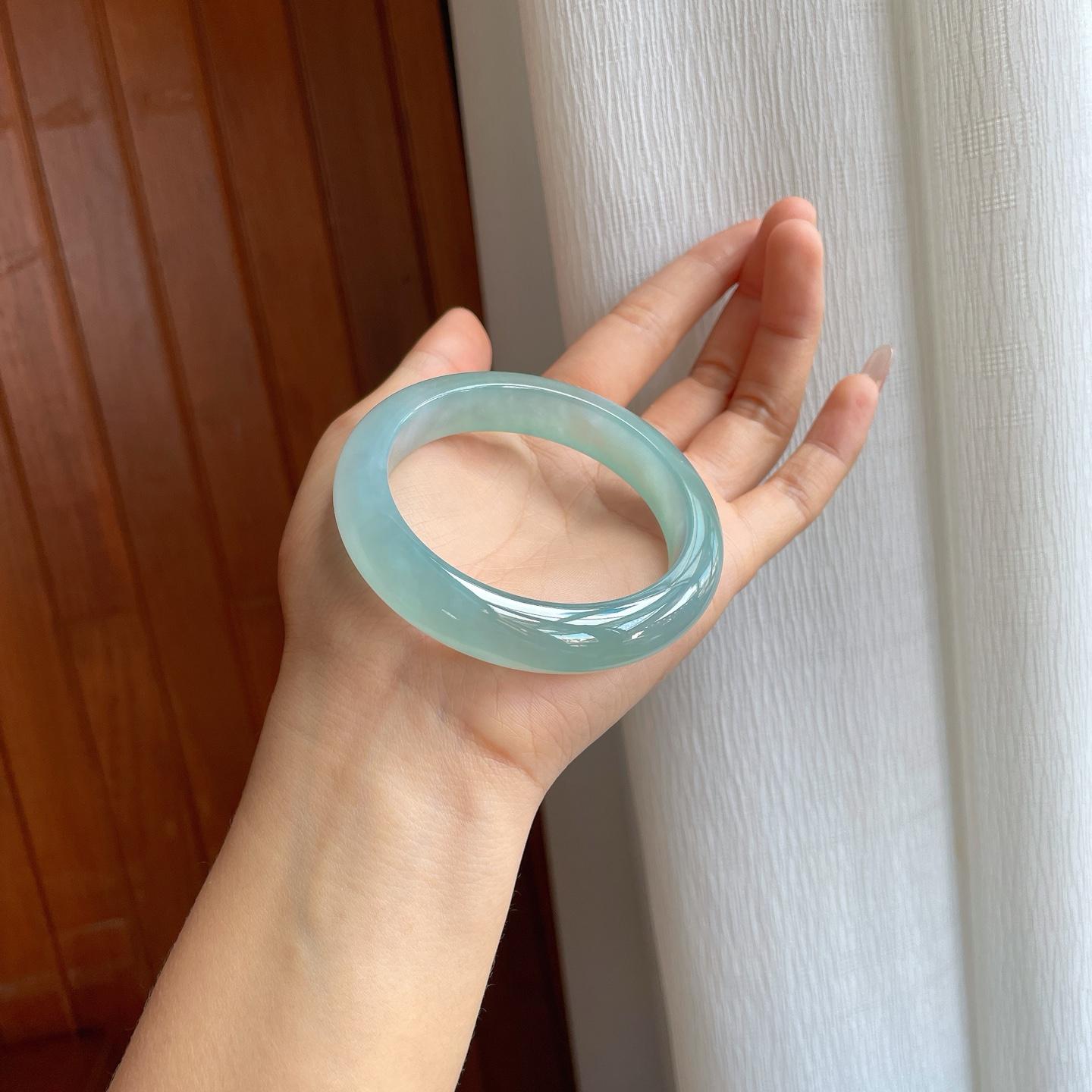 冰玻种蓝晴底翡翠平安镯（57.5mm）（yc329513）