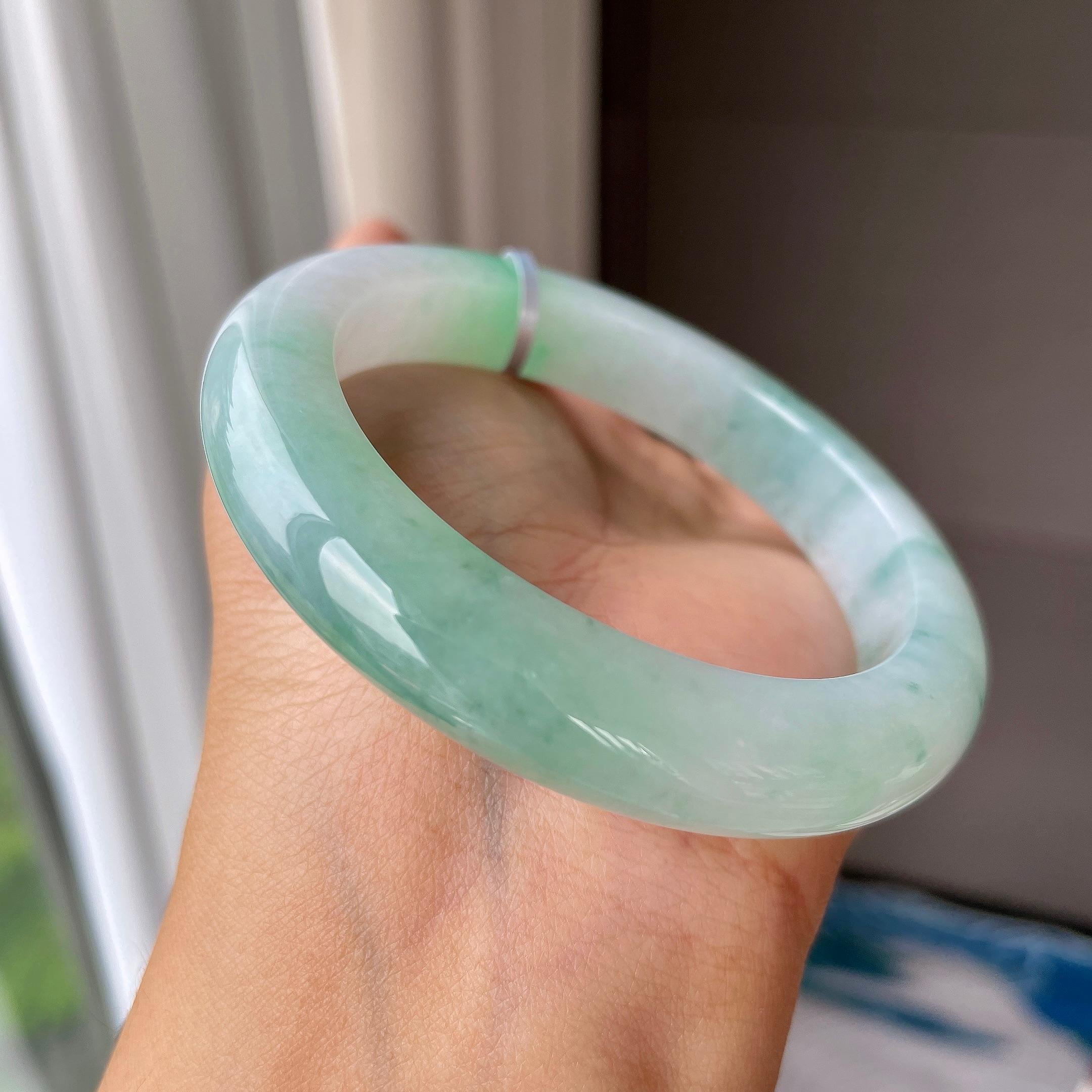 细糯种飘绿花正圈平安镯56.2圈    天然缅甸A货翡翠（yc357757）
