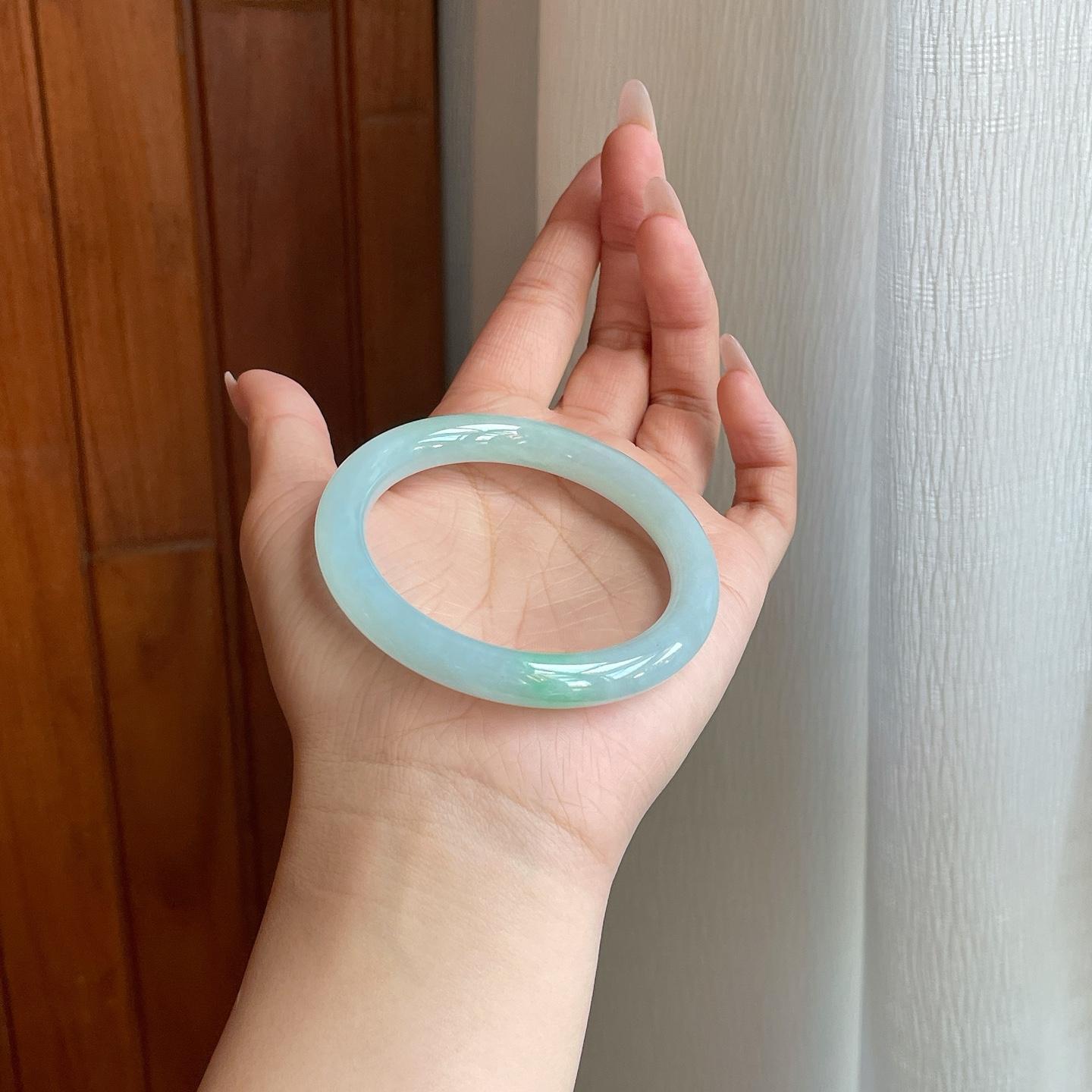 糯冰淡晴底飘花翡翠圆条（53.8mm）（yc270318）