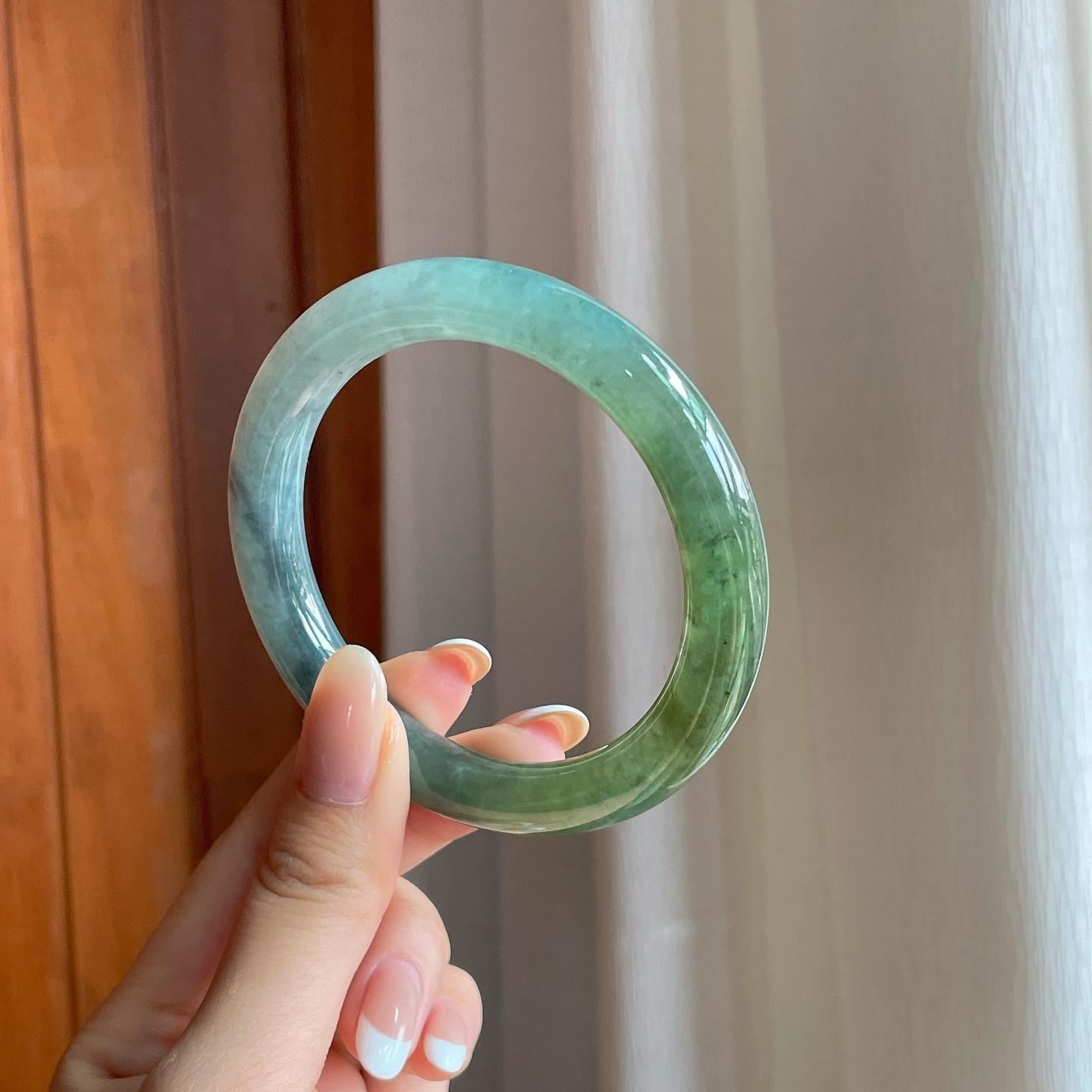 糯冰乌鸡特色翡翠圆条手镯（57.7mm)（yc397509）