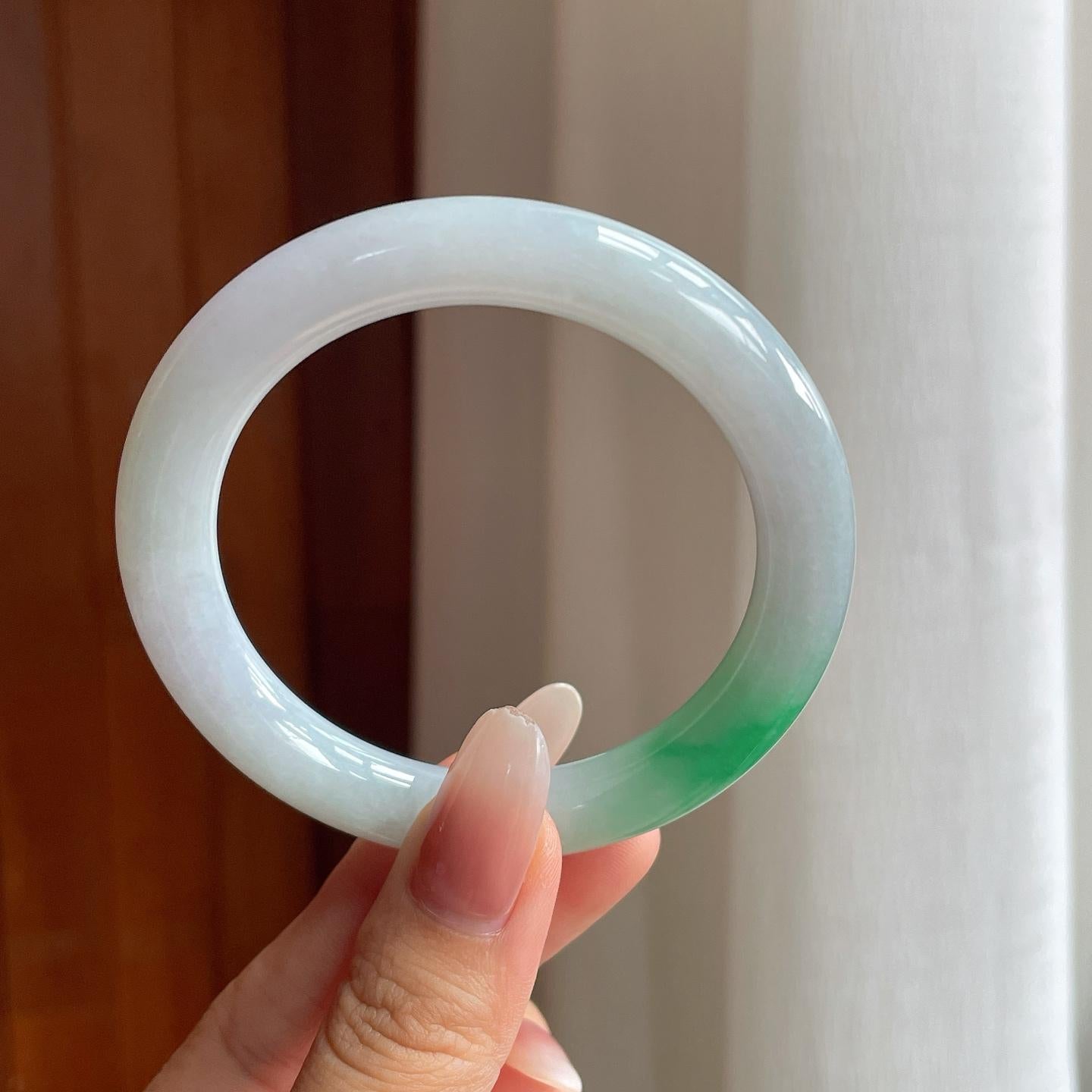 糯冰白底青翡翠圆条手镯（55.7mm）（yc263536）