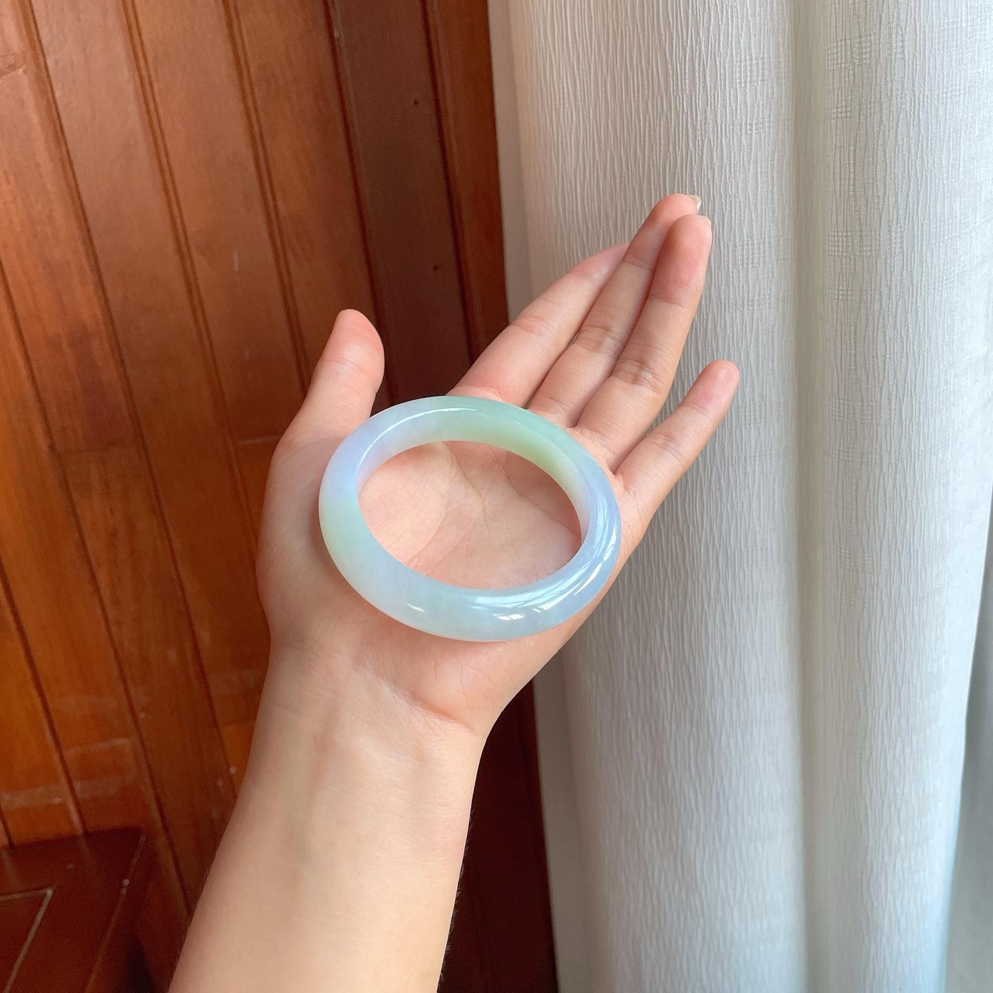 糯冰淡春彩底翡翠平安镯（55.5mm）（yc411305）