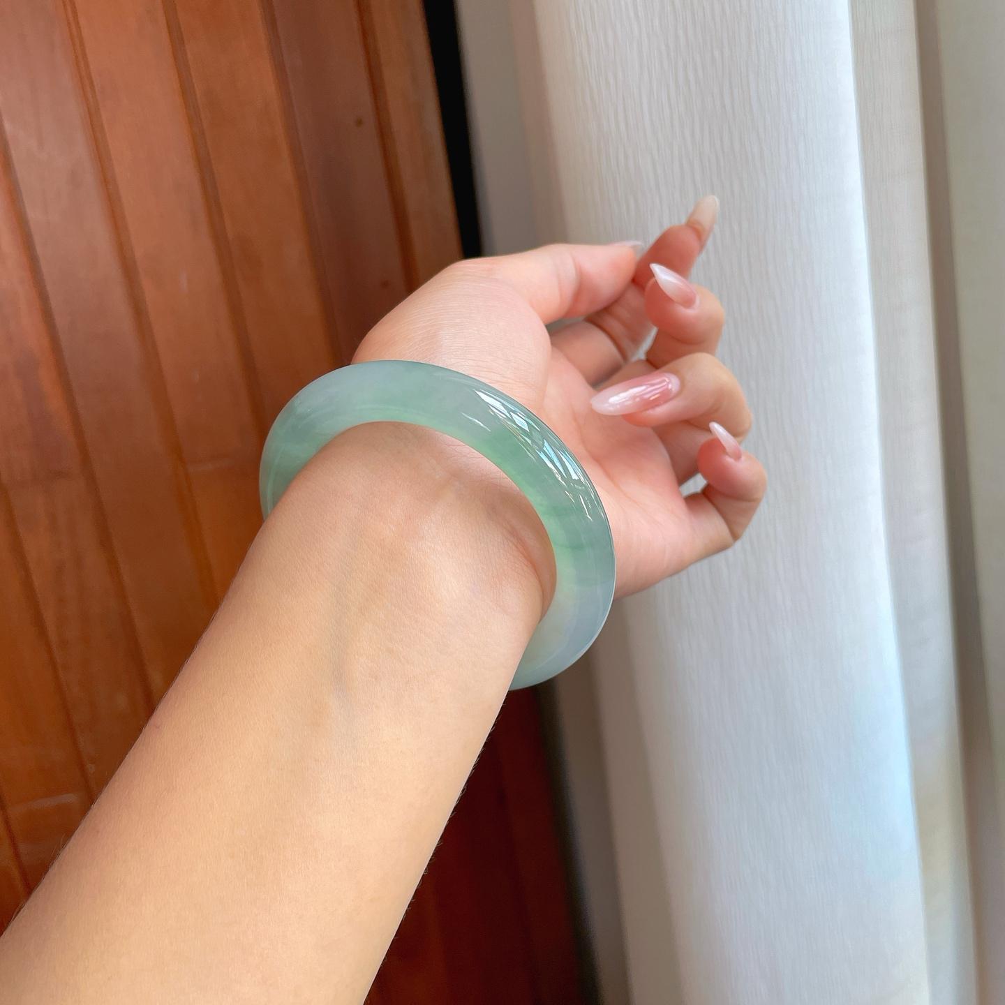 冰种湖水绿翡翠圆条手镯（55.5mm）（yc267500）