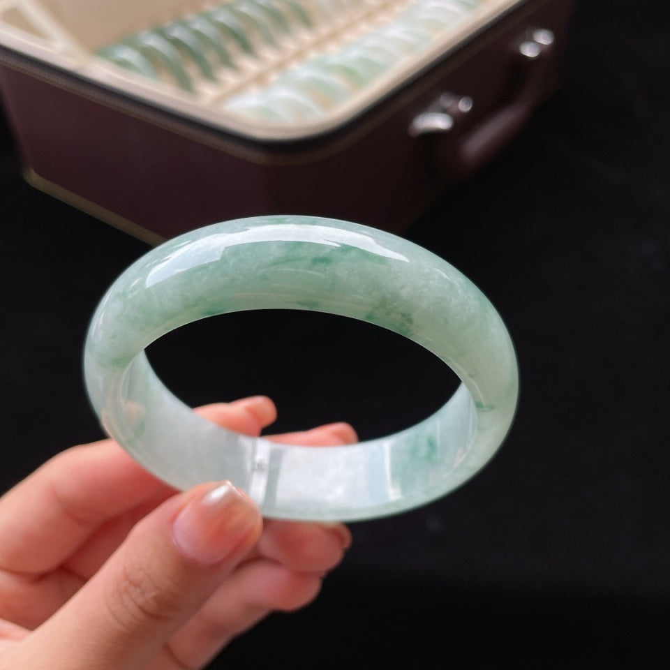 糯种宽版飘花正圈翡翠手镯（58.5mm）（yc018708）