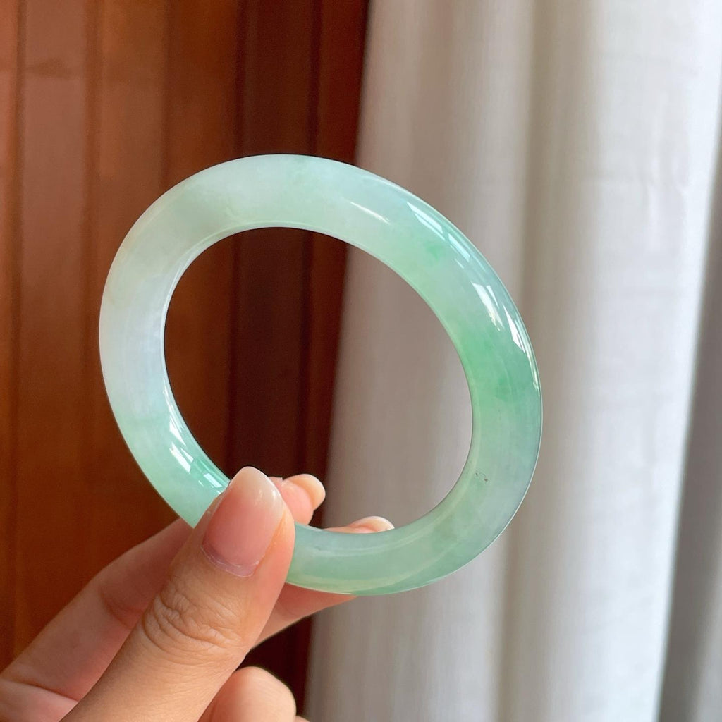 糯冰飘绿花翡翠圆条手镯（58.8mm）（yc408391）
