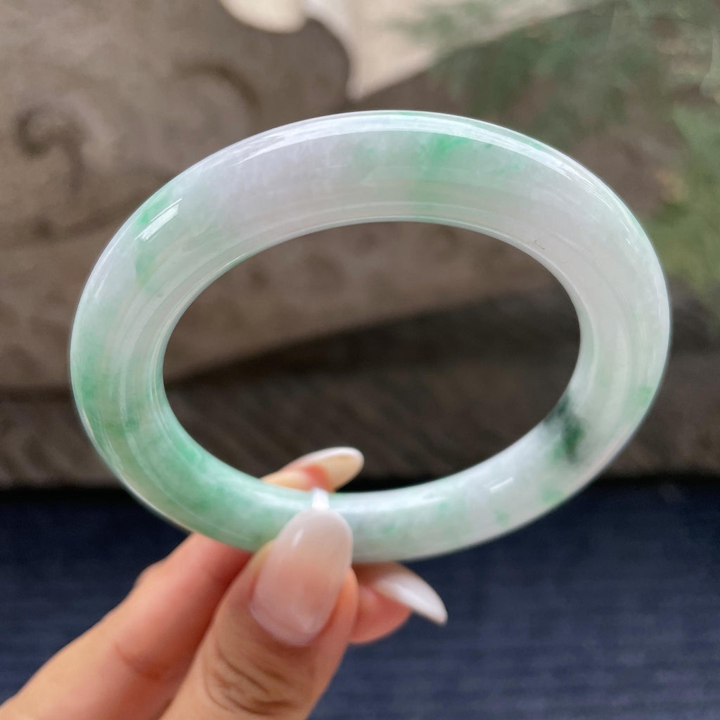 糯种飘绿花圆条手镯56.7圈      天然缅甸A货翡翠（yc421232）