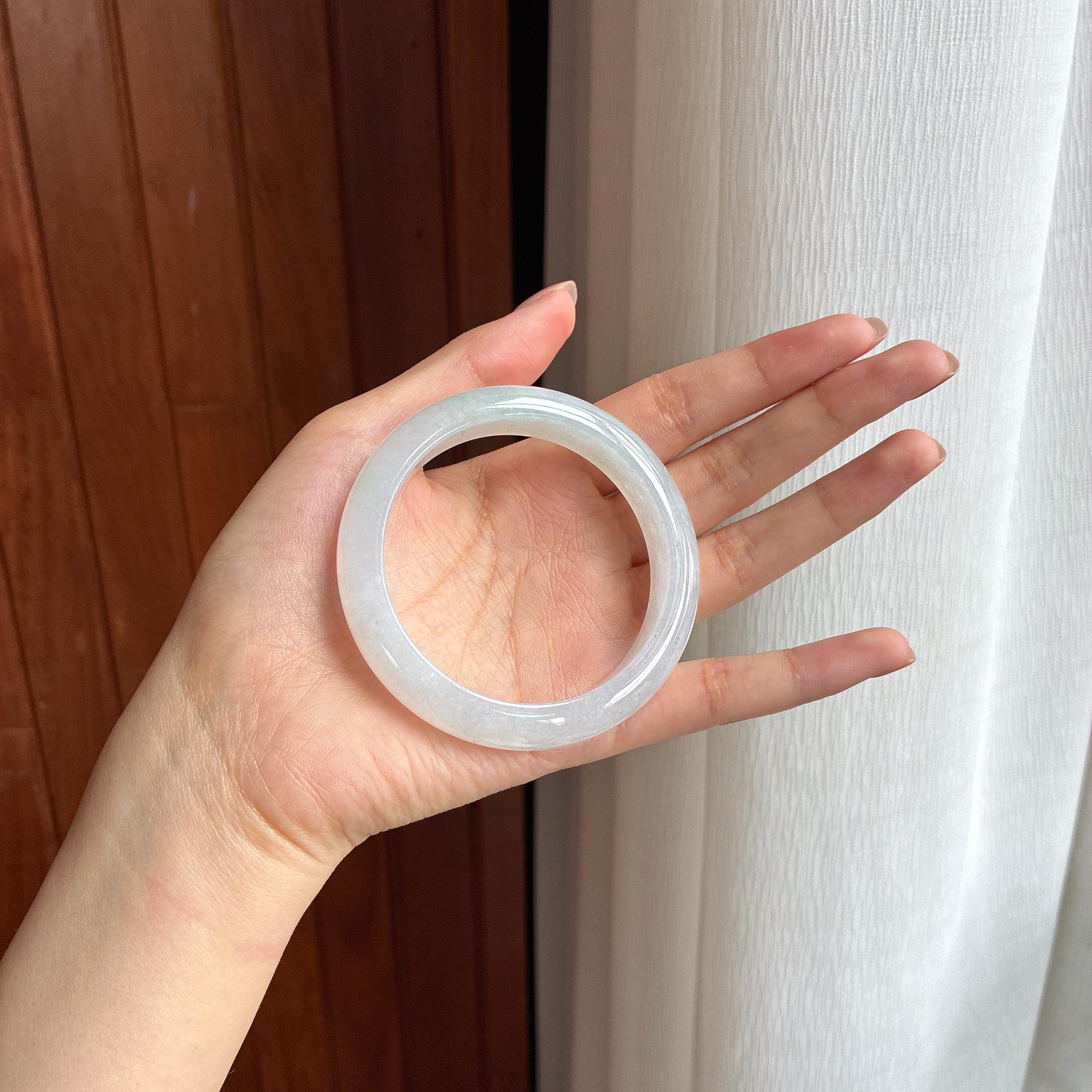 糯冰淡底色翡翠平安镯（55.7mm)（yc424327）