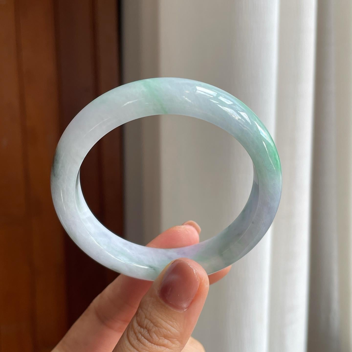 糯种飘花带色翡翠平安镯（56mm）（yc277397）