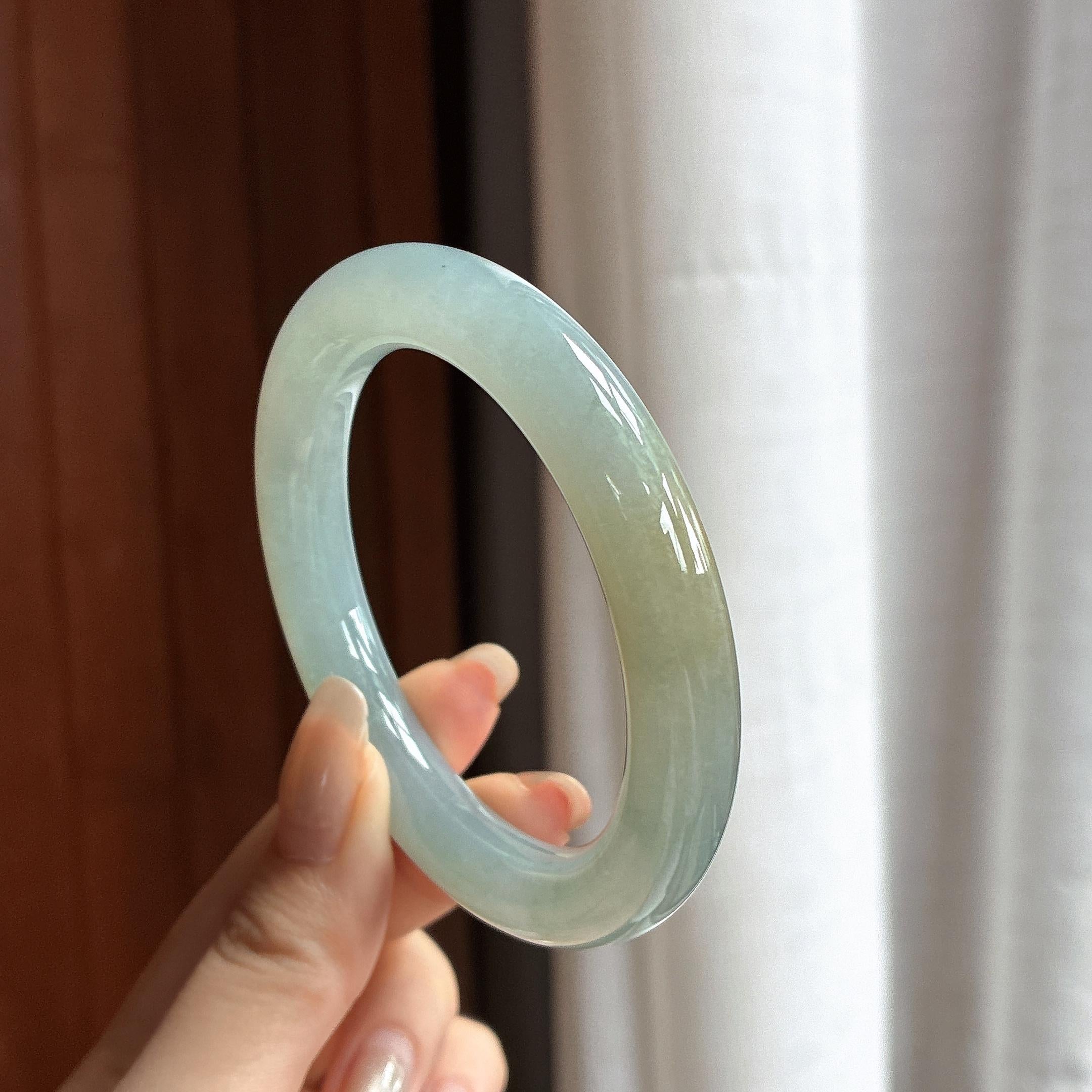 细糯种晴底飘黄圆条手镯 54圈 天然缅甸A货翡翠（yc457984）