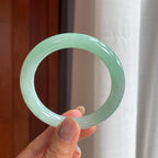 糯冰晴绿底翡翠圆条手镯（55mm）（yc404829）