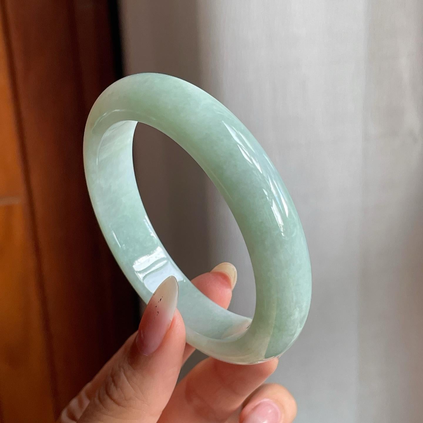 糯冰种晴底翡翠平安镯（56.5mm）（yc216831）