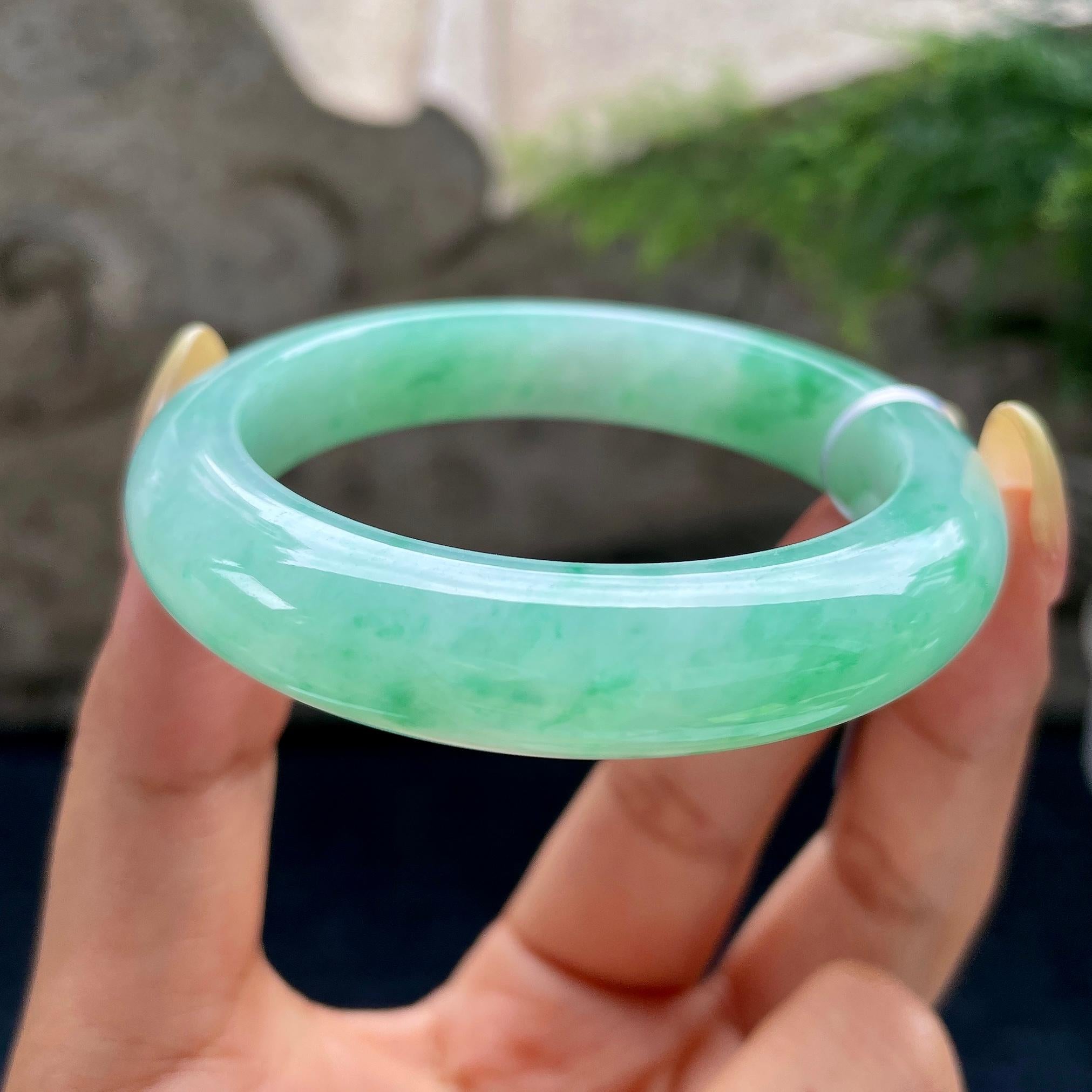 小圈口 细糯种晴底飘绿花正圈平安镯53.8圈 天然缅甸A货翡翠（yc489317）