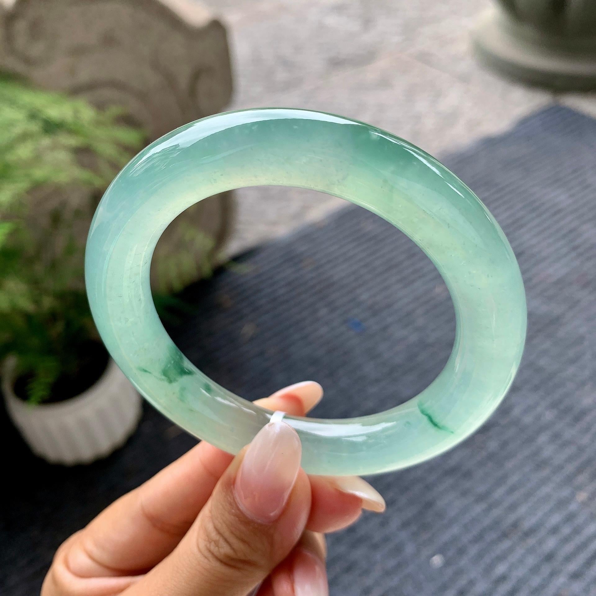 糯冰种晴水飘花圆条手镯（58.3mm）（yc196527）