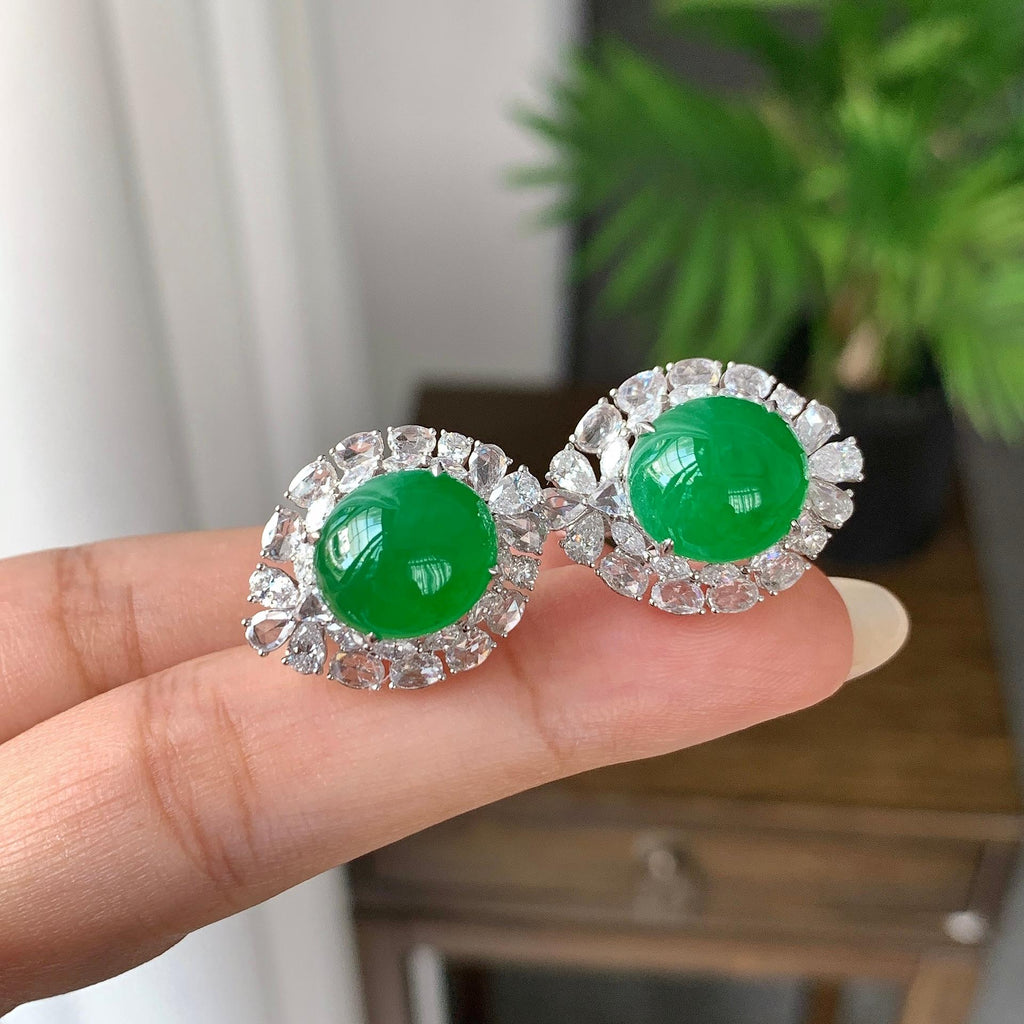 18K金钻镶糯冰种满绿蛋面耳钉（yc248204）