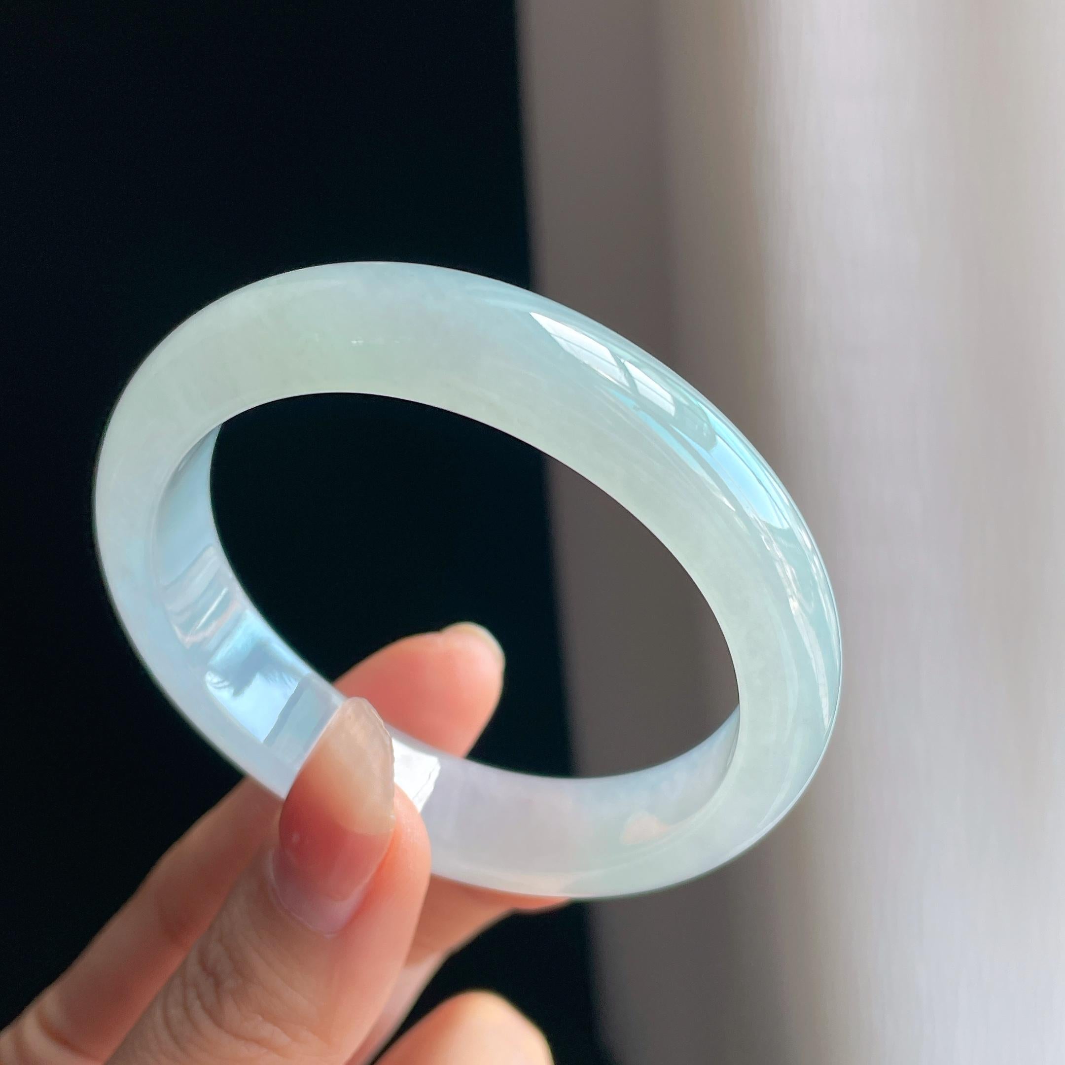 冰种淡底色翡翠贵妃镯（55mm)（yc334672）