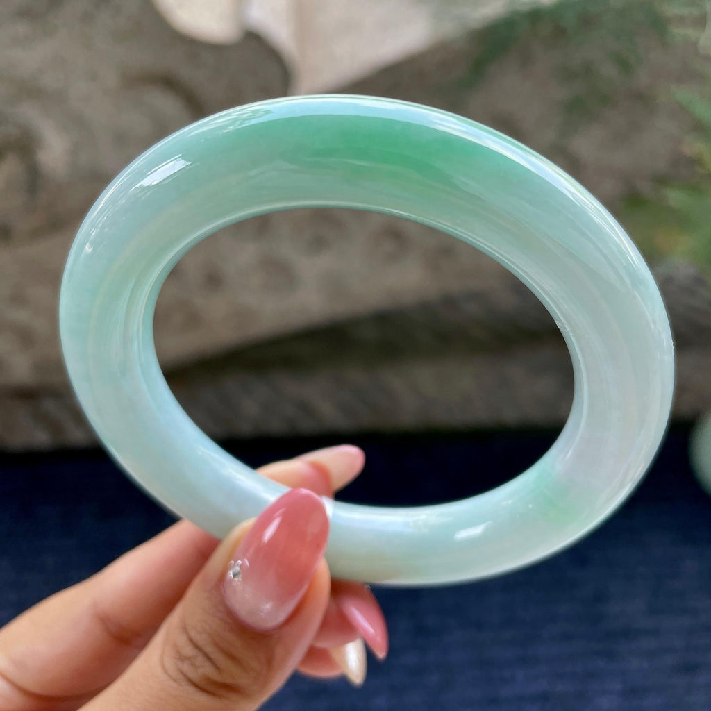 大圈口     细糯种晴底飘绿圆条手镯58.3圈      天然缅甸A货翡翠（yc424742）