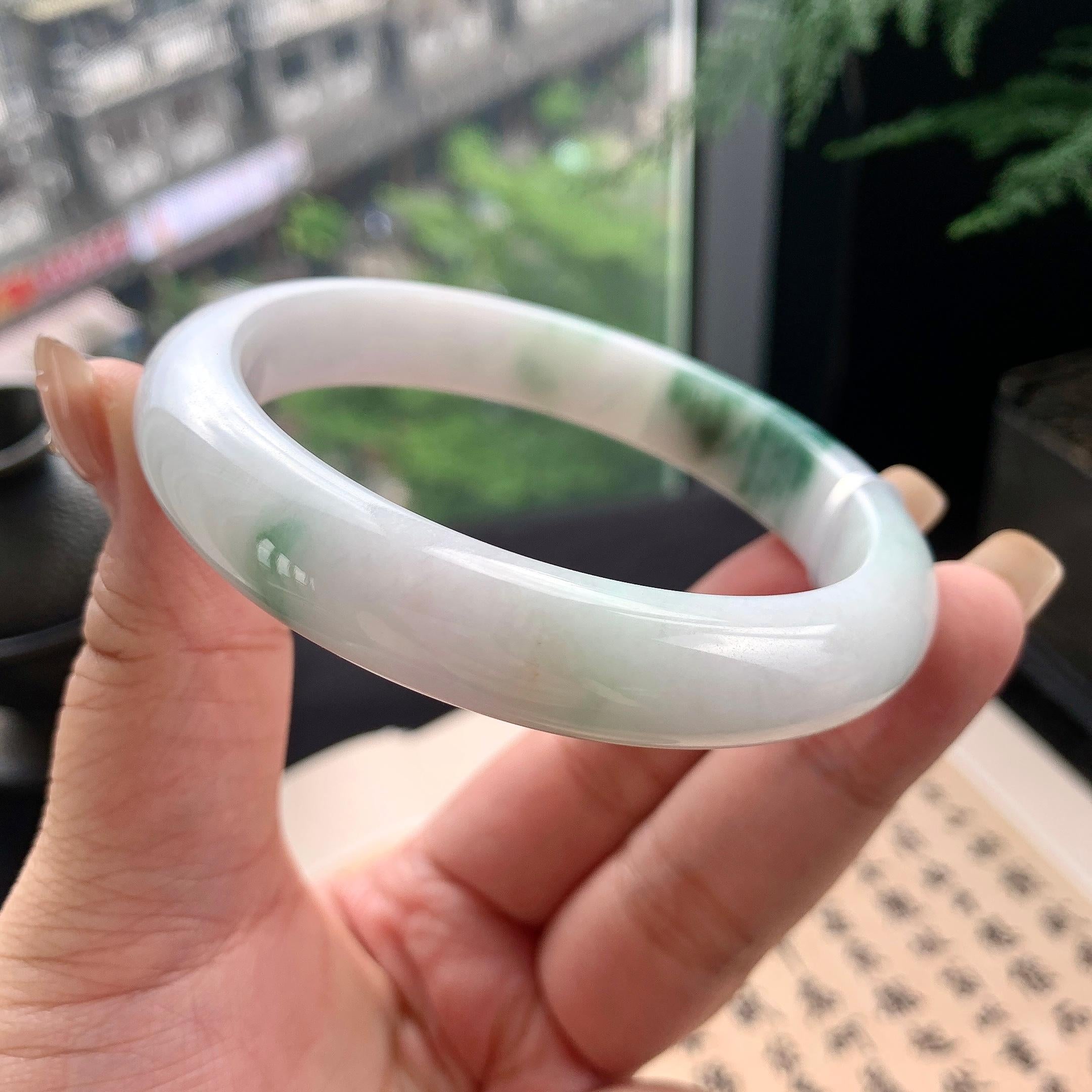 大圈口 细糯种飘绿花正圈平安镯 62.3圈口 天然缅甸A货翡翠（yc477610）