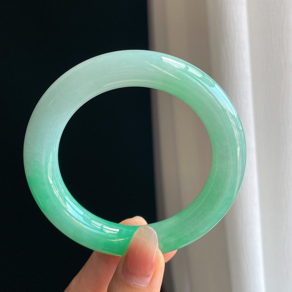 糯冰果绿翡翠圆条手镯（56.5mm）（yc329476）