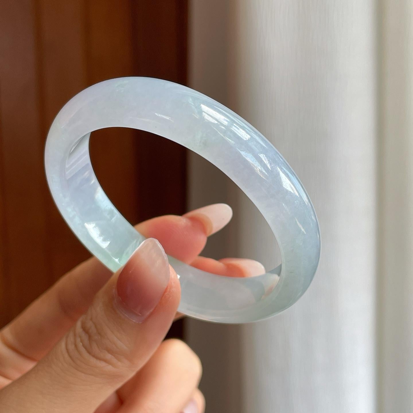 冰种淡春彩翡翠贵妃镯（53.5mm）（yc311334）