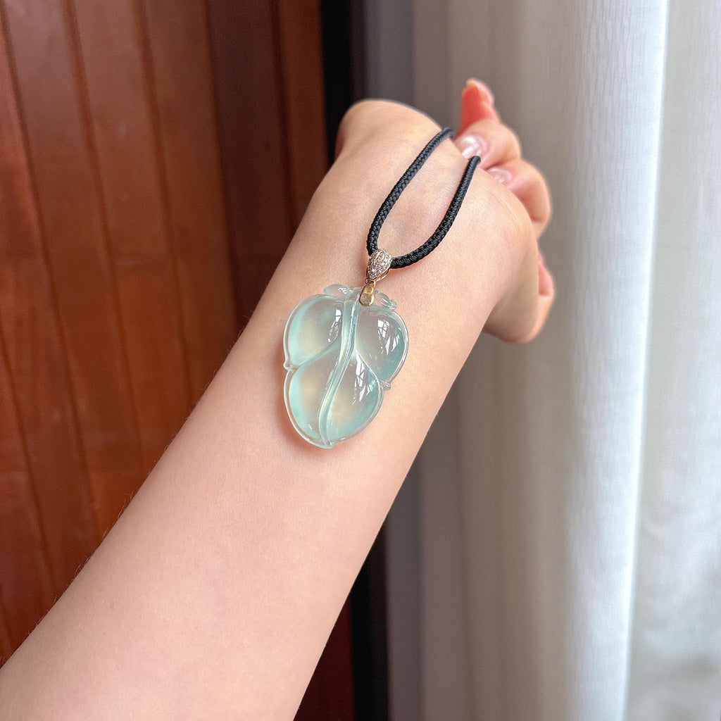 Khóa 18k vàng lá cây băng chủng cao nền xanh ngọc phỉ thúy tự nhiên Myanmar loại A (yc450450)