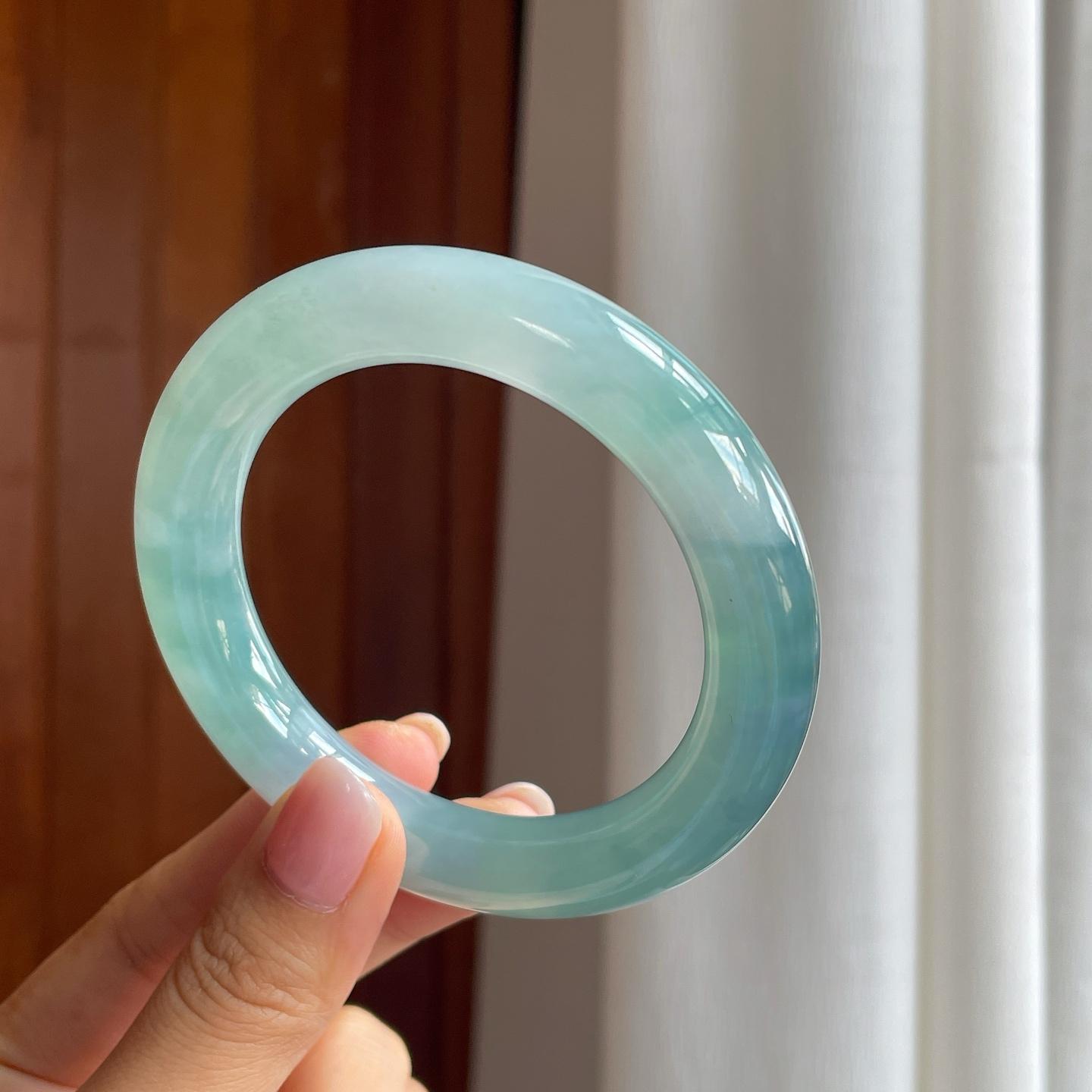冰种蓝晴翡翠圆条手镯（58mm)（yc381141）
