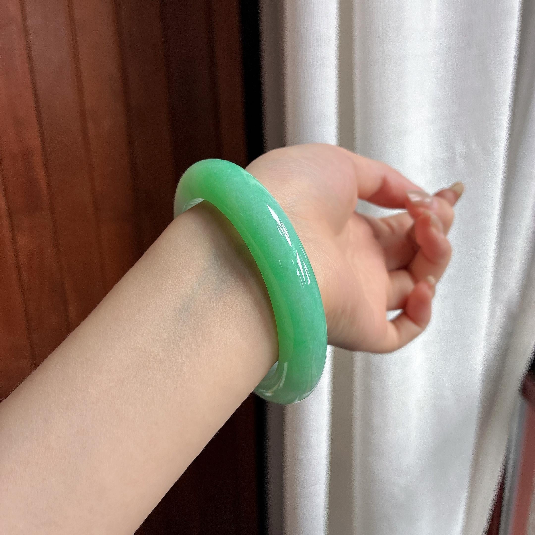 大圈口 糯冰带色正圈平安镯 61圈 天然缅甸A货翡翠（yc466165）