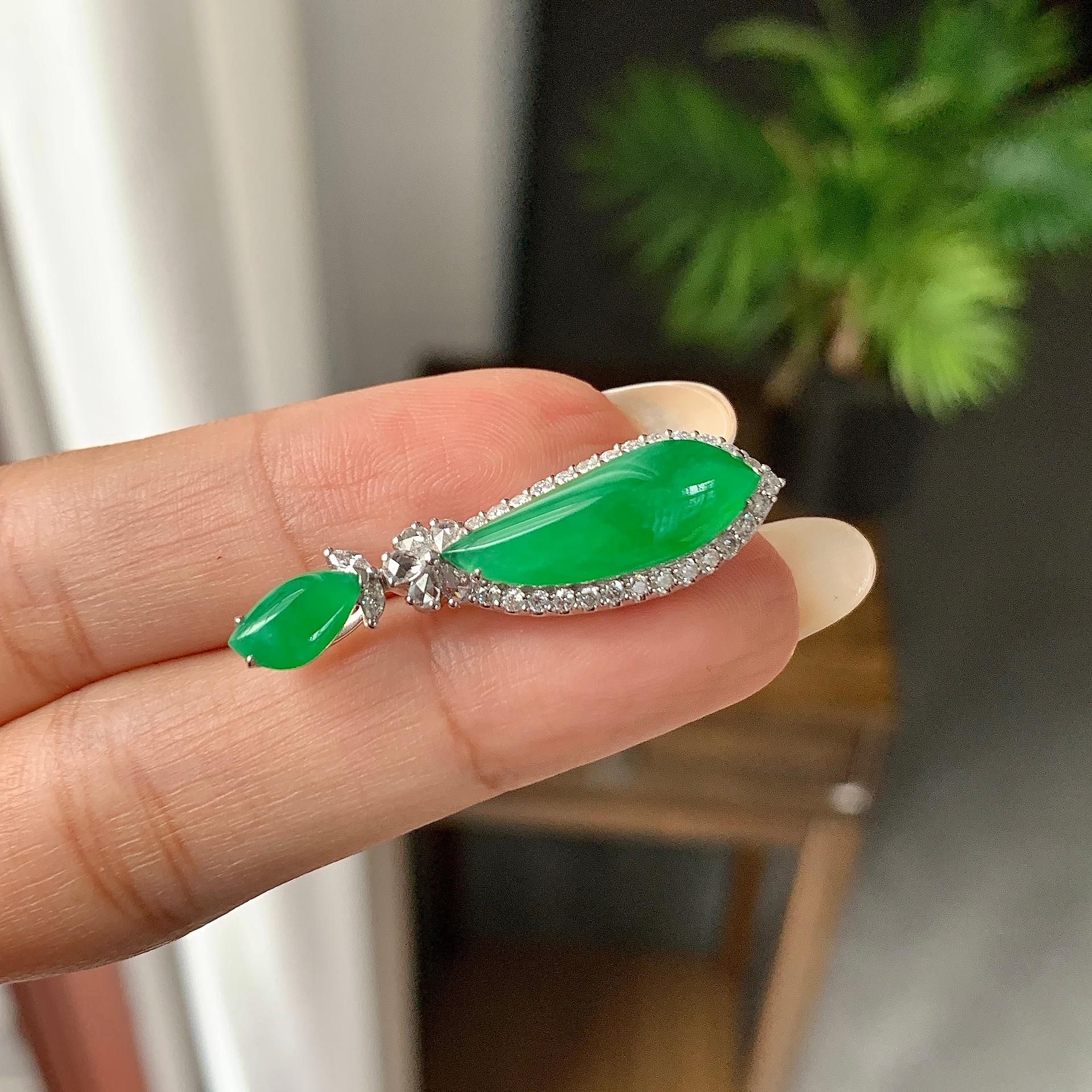 18k金钻镶糯冰种满绿随型吊坠（yc261148）