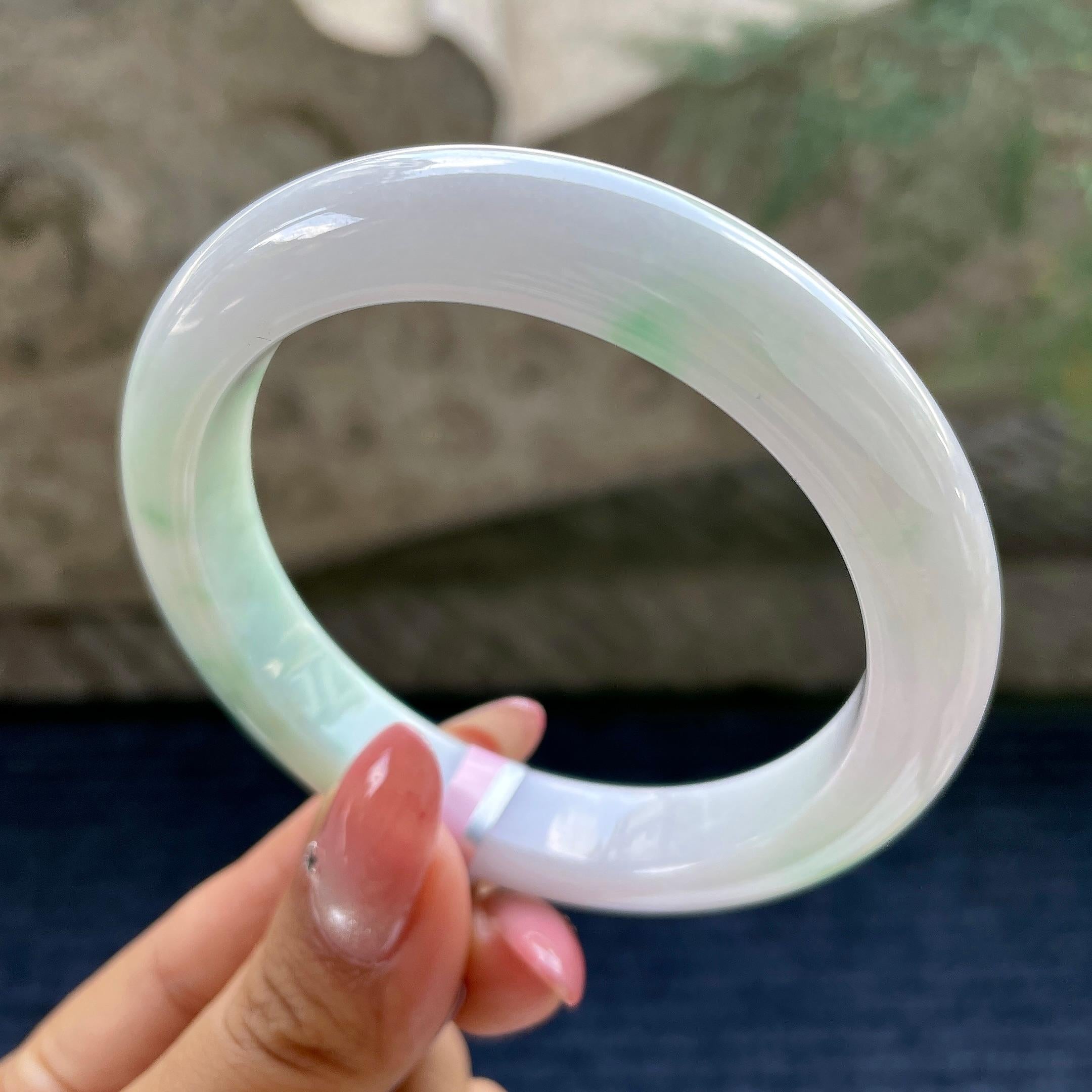 大圈口    细糯种飘绿花正圈平安镯58.2圈     天然缅甸A货翡翠（yc426012）