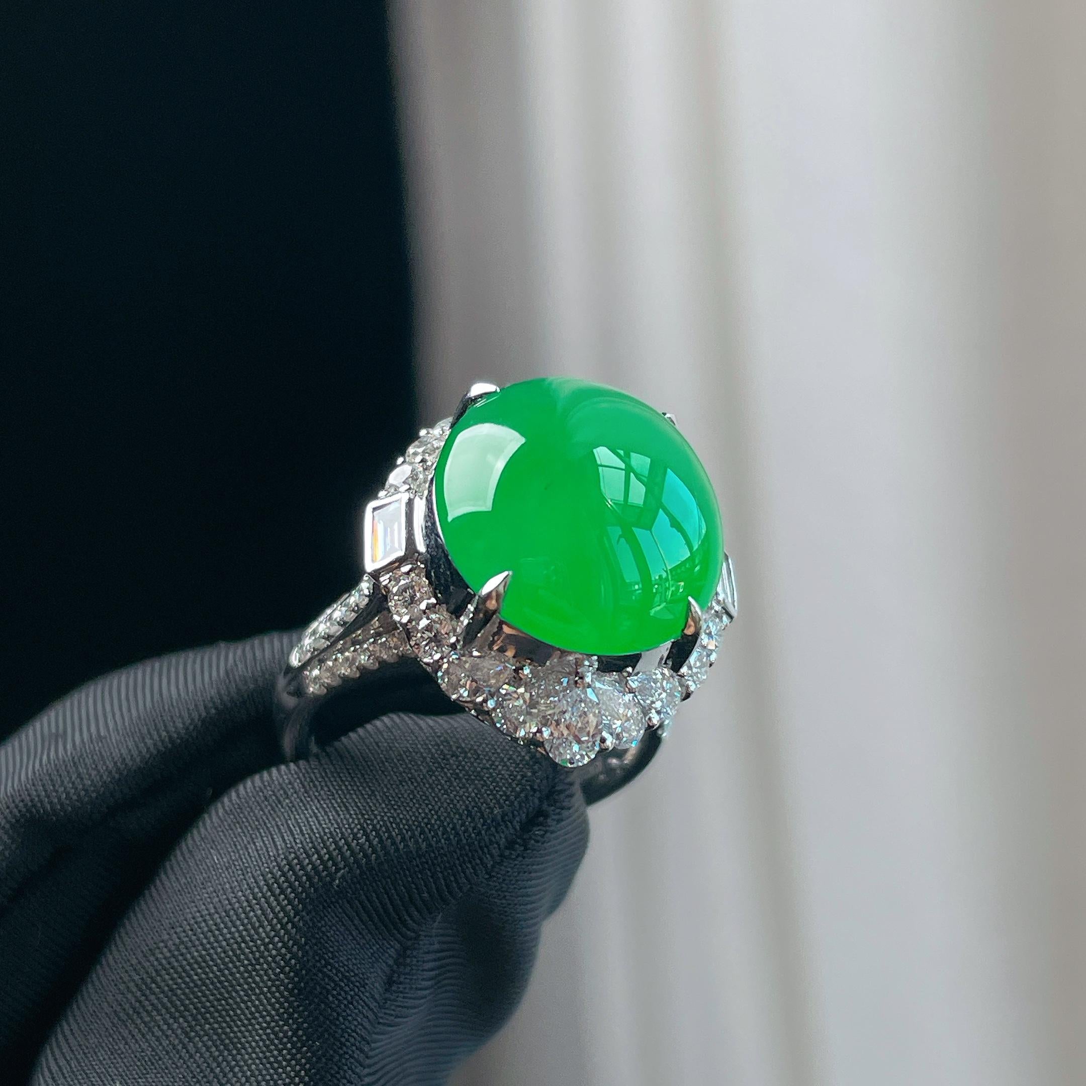 18k金钻镶冰种满绿翡翠蛋面戒指（yc344505）