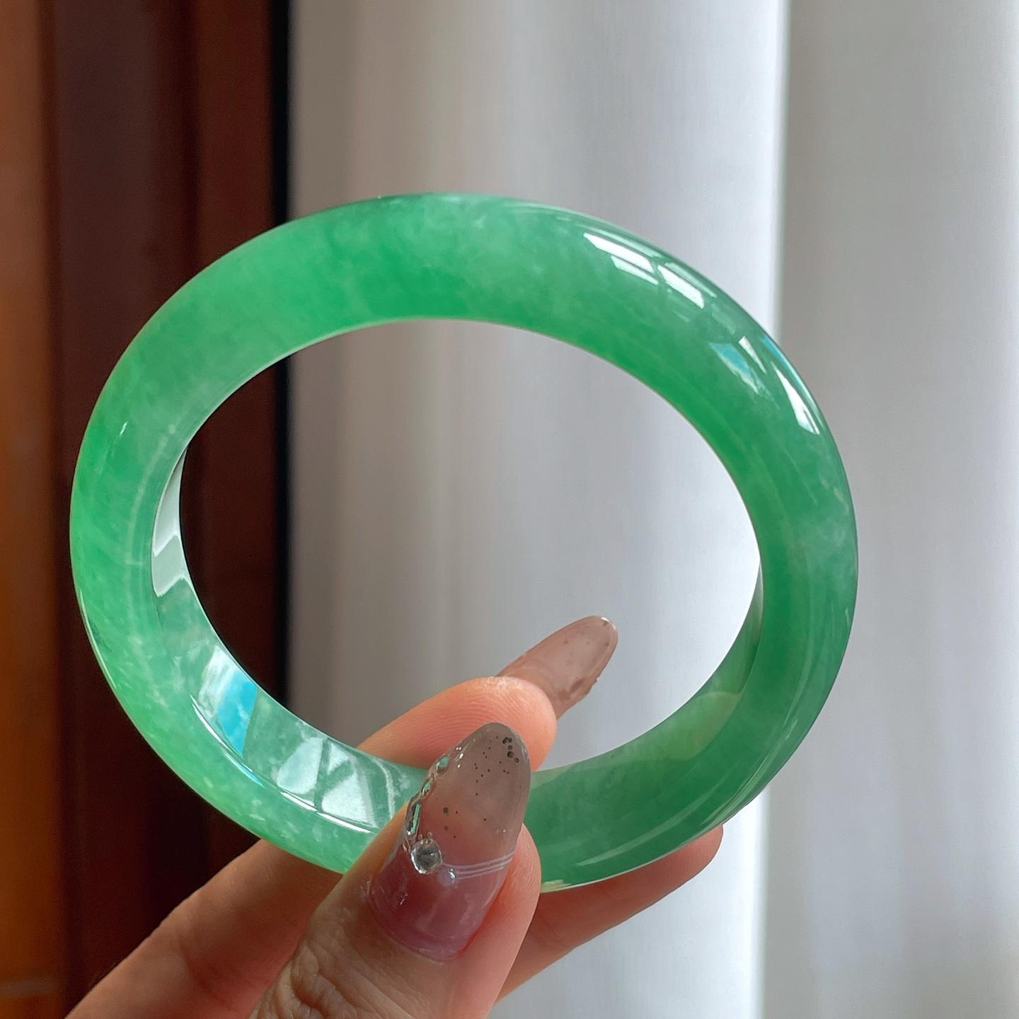 糯冰满绿翡翠平安镯（57mm）