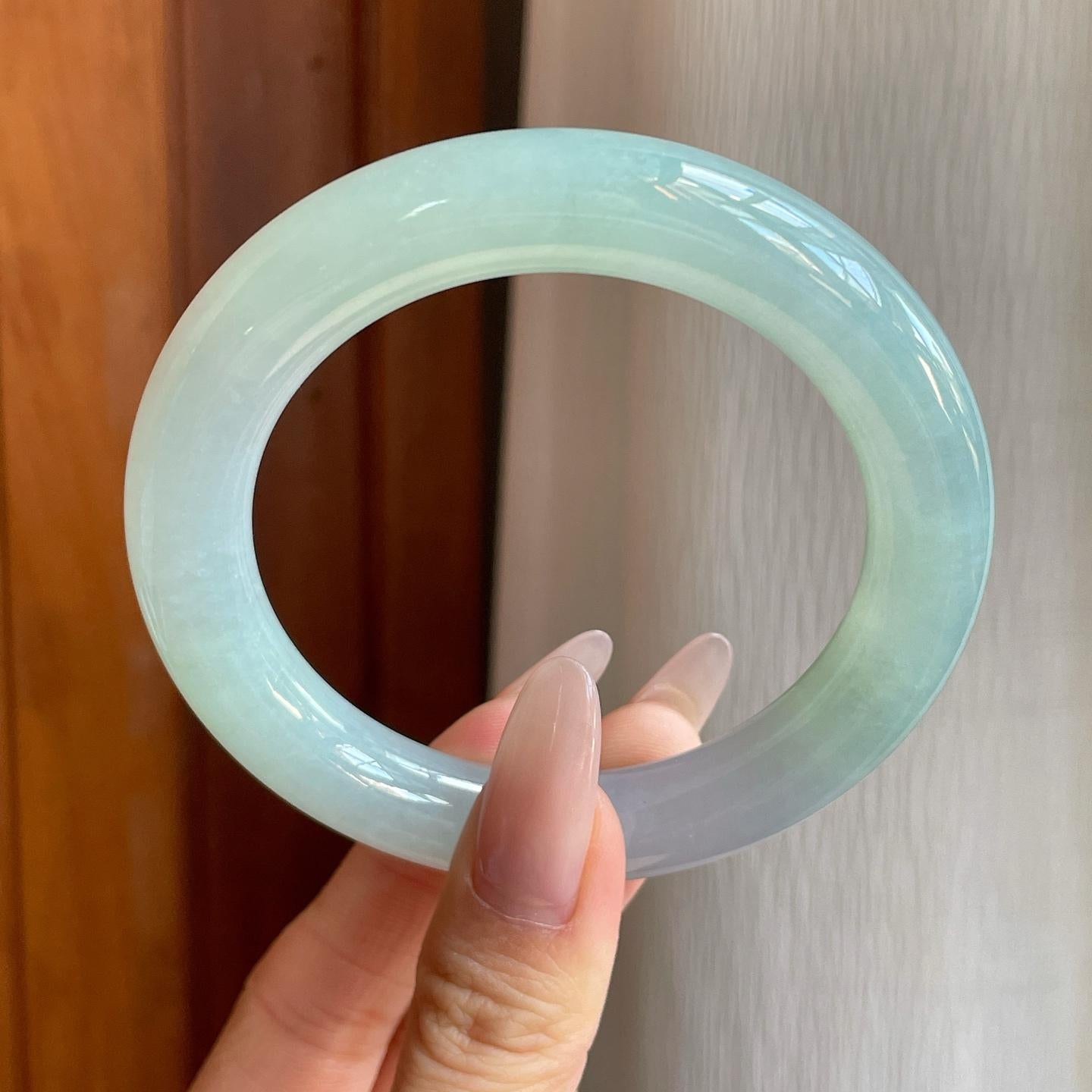 糯冰淡椿底翡翠圆条手镯（56.8mm）（yc282515）