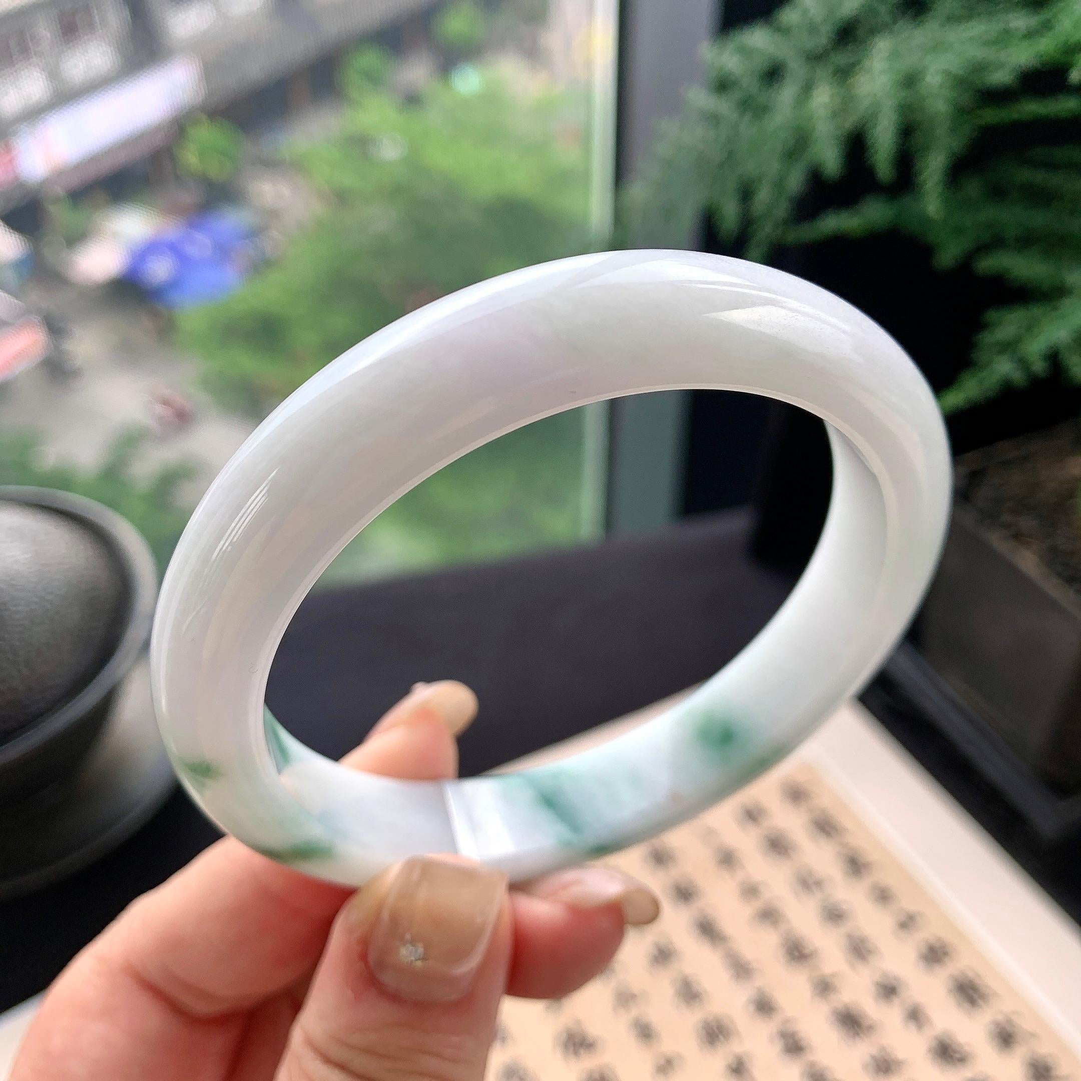 大圈口 细糯种飘绿花正圈平安镯 61.3圈口 天然缅甸A货翡翠（yc477605）