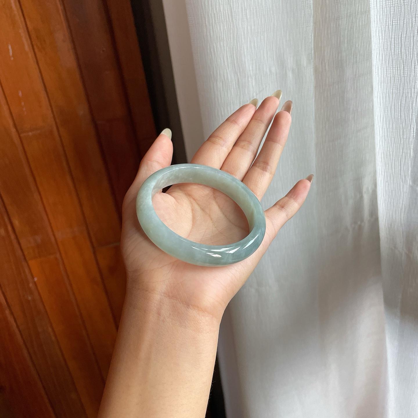 细糯种带底色翡翠平安镯（58.7mm）（yc220242）