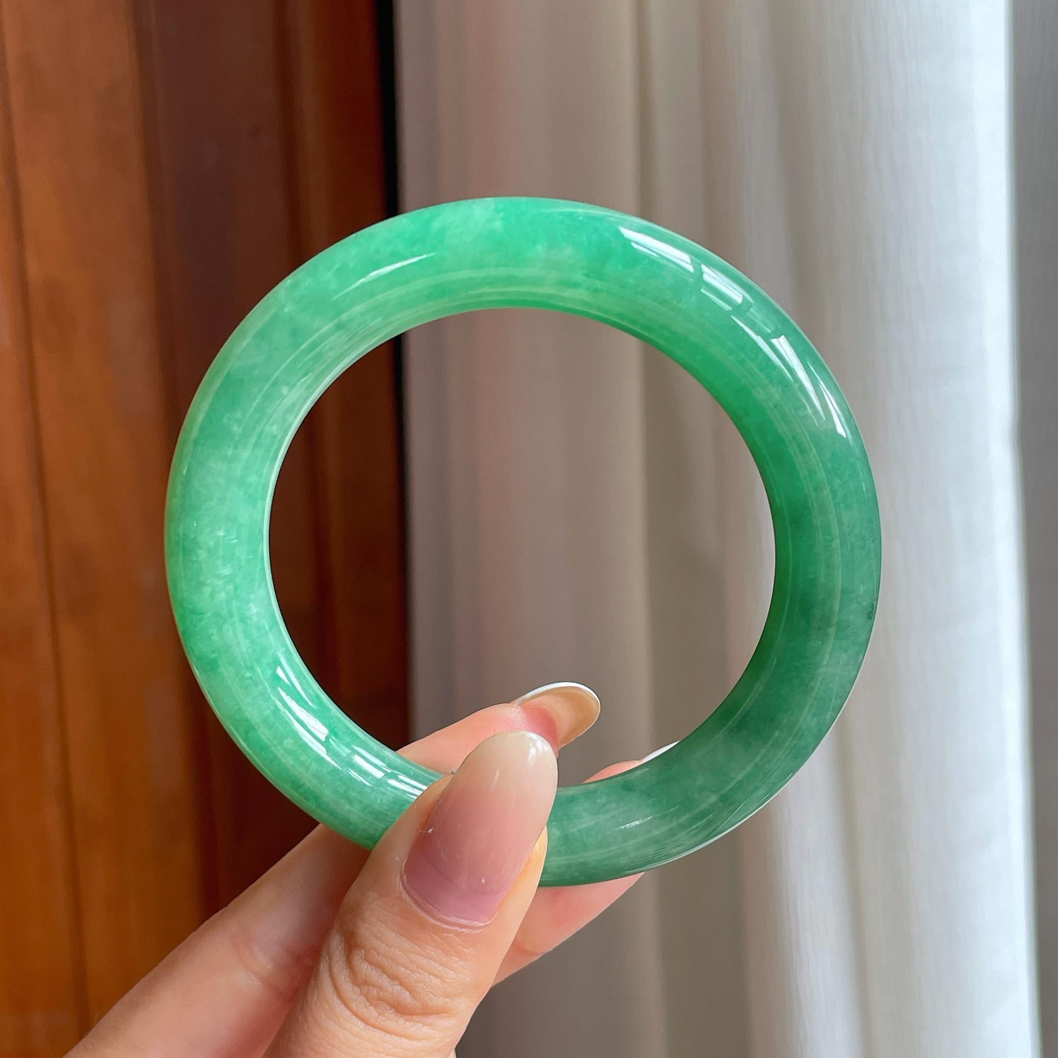 糯冰满绿翡翠圆条手镯（55mm)（yc419486）