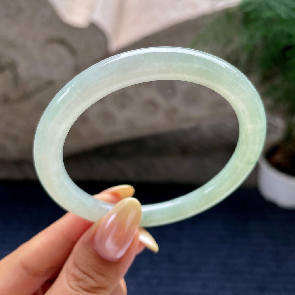 细糯种晴底飘花圆条手镯57.7圈         天然缅甸A货翡翠（yc460732）