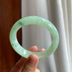 糯冰晴绿底飘花翡翠平安镯（56mm）（yc216040）