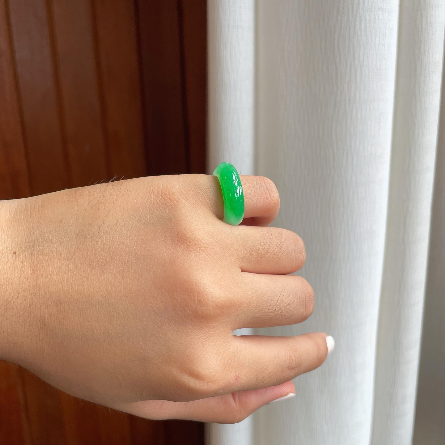 冰种阳绿翡翠戒圈（yc249147）