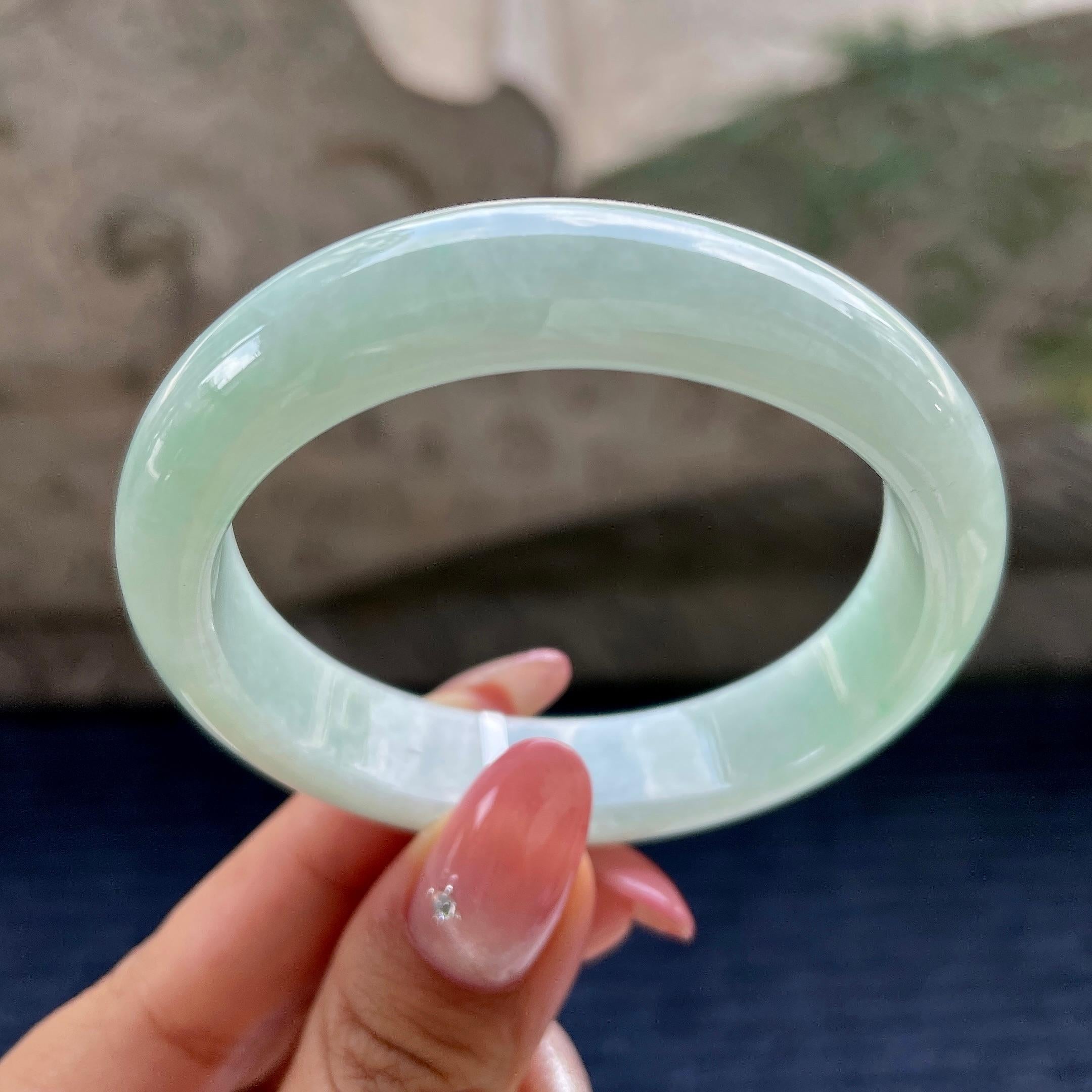 细糯种晴底贵妃手镯55.1圈        天然缅甸A货翡翠（yc424770）