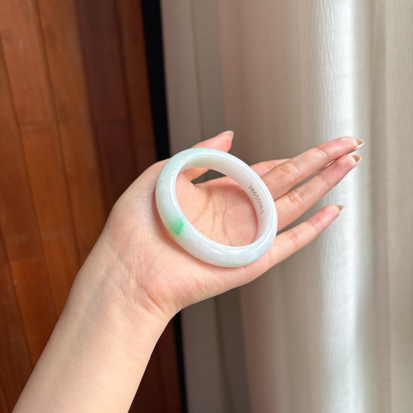 糯冰白底青翡翠平安镯（54mm)（yc396375）