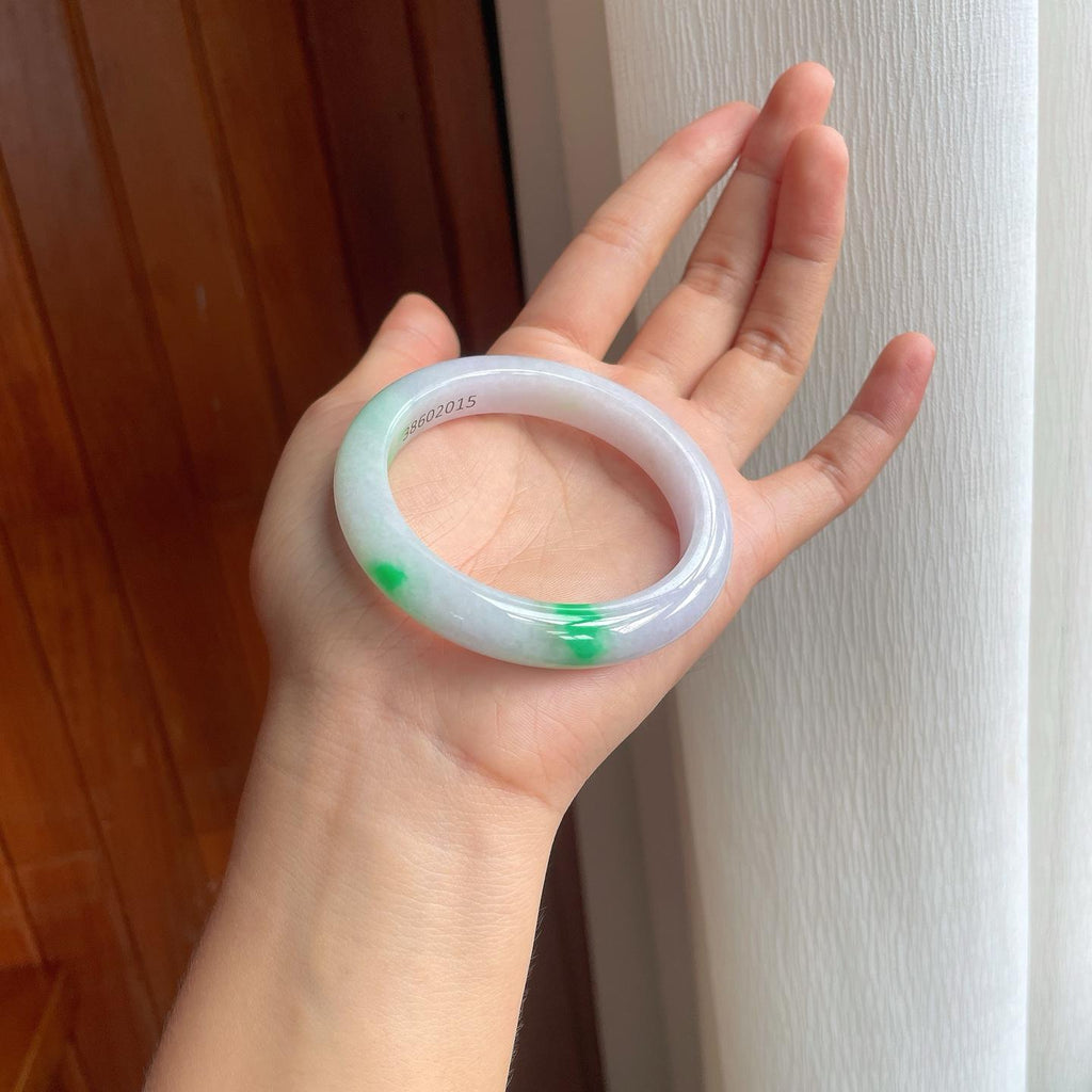 糯冰淡春底带色翡翠平安镯（53.8mm）（yc249157）