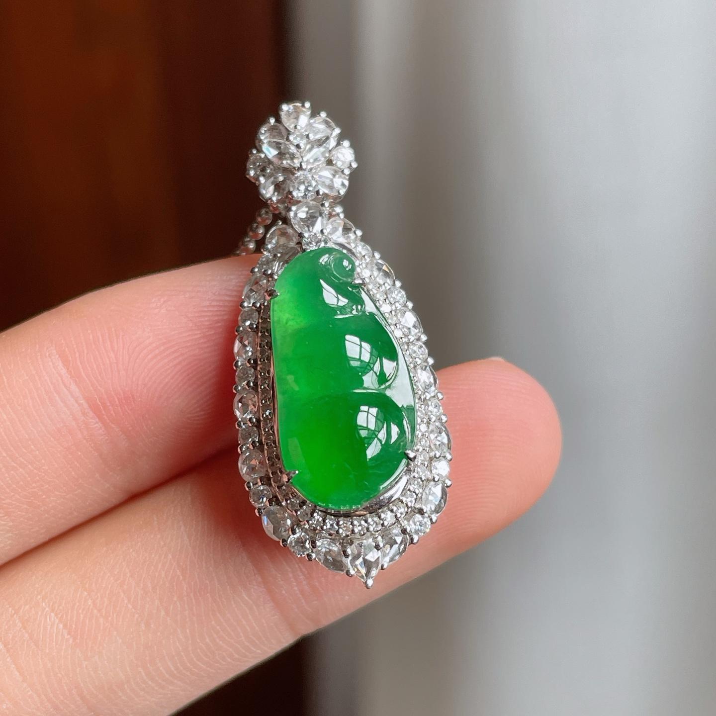 18k金镶冰种满绿翡翠豆子（yc250564）