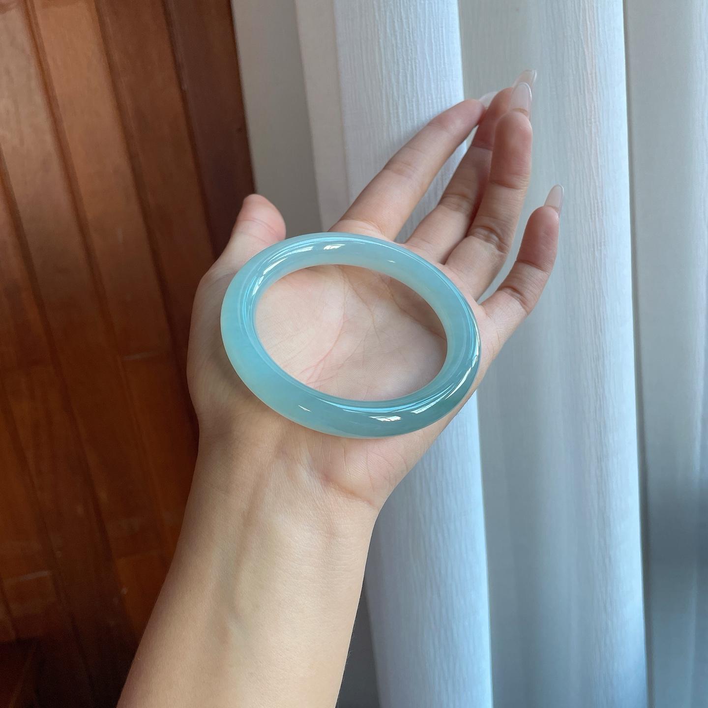 糯冰蓝晴底翡翠圆条手镯（57.3mm）（yc266495）