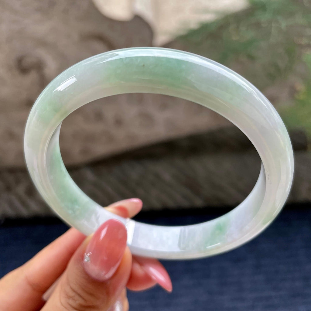 大圈口    细糯种飘绿花正圈平安镯61.9圈     天然缅甸A货翡翠（yc423785）