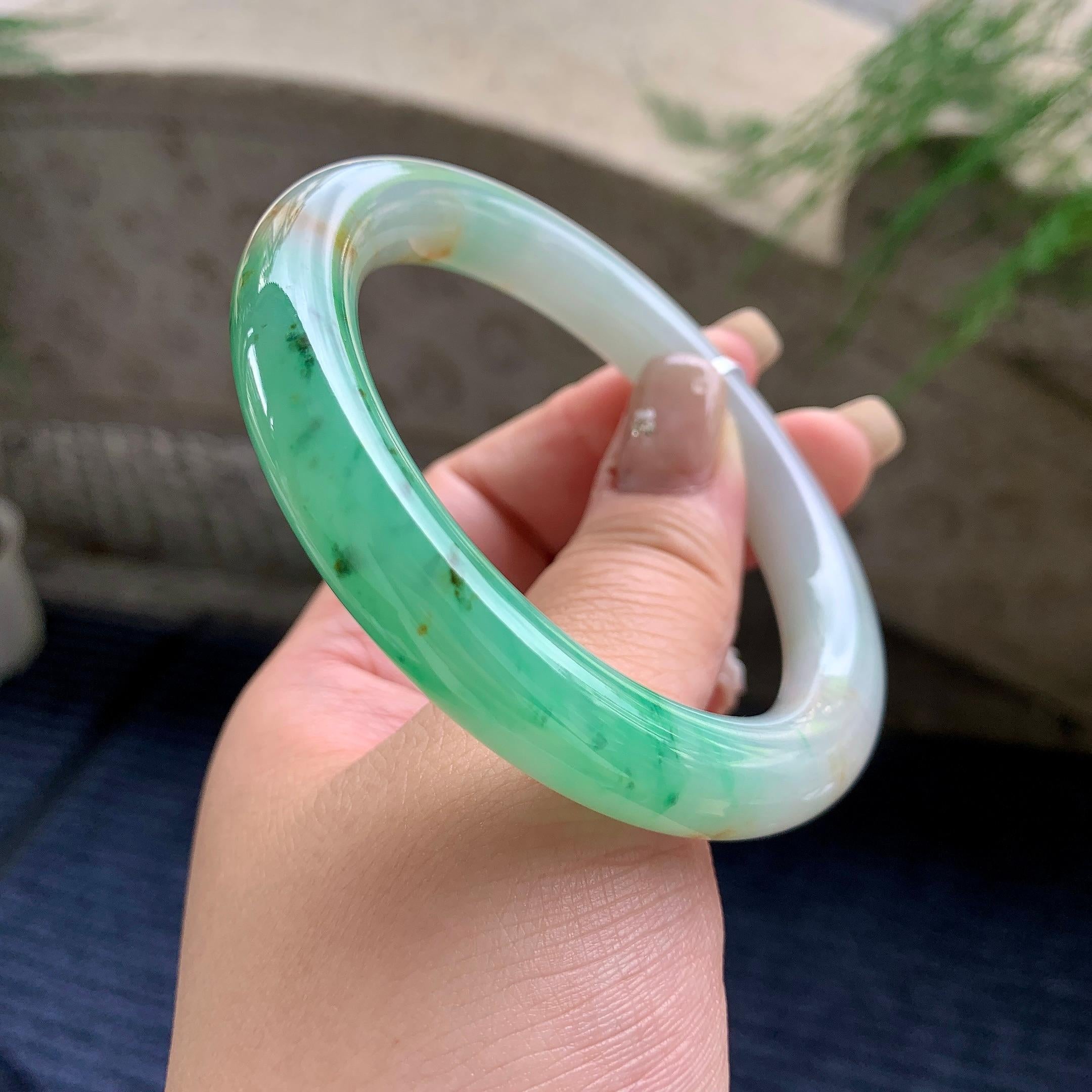 大圈口 糯冰种翠绿飘花洒金圆条手镯 59圈口 天然缅甸A货翡翠（yc464046）